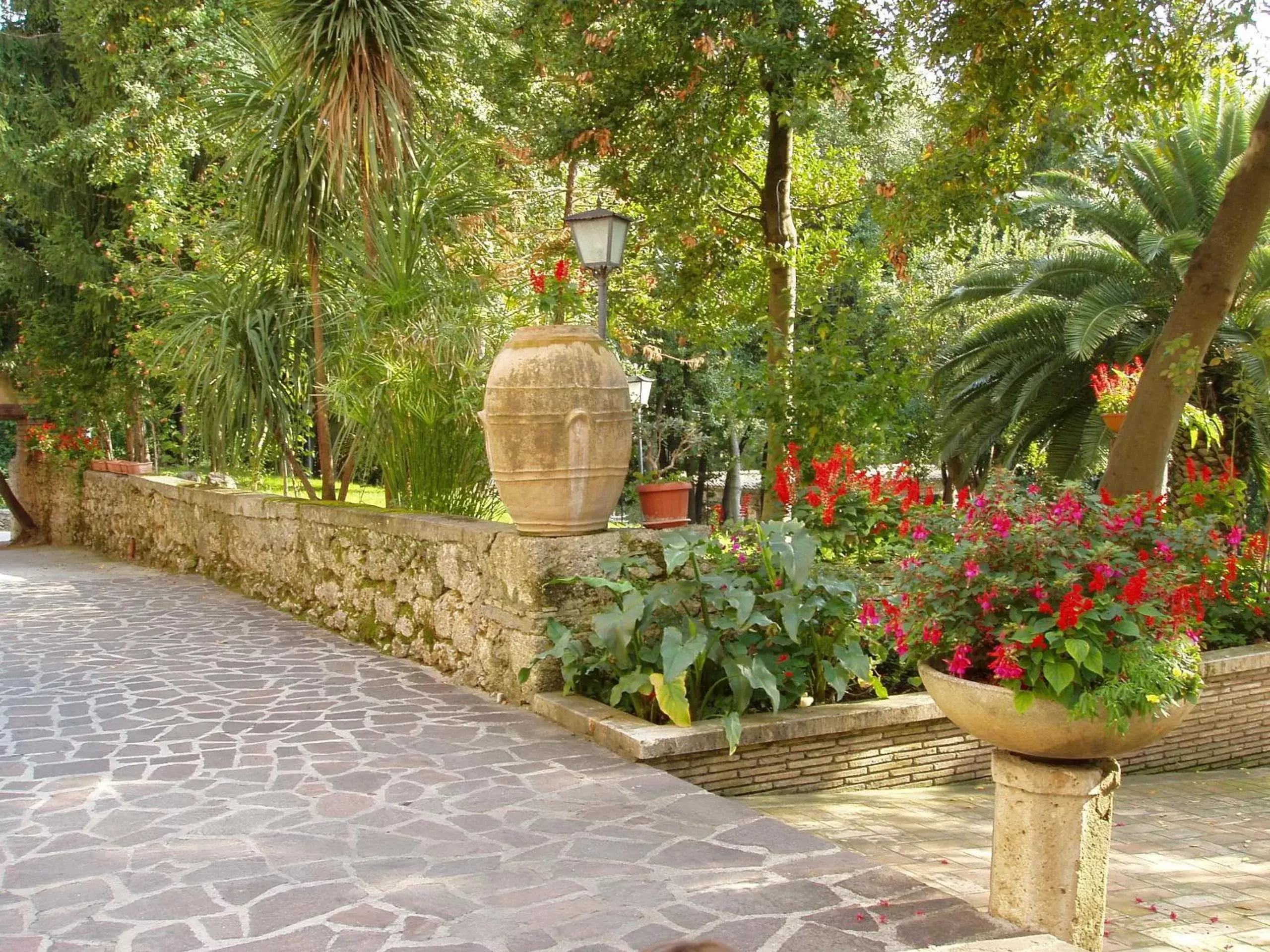 Garden in Hotel Il Cavalier D'Arpino