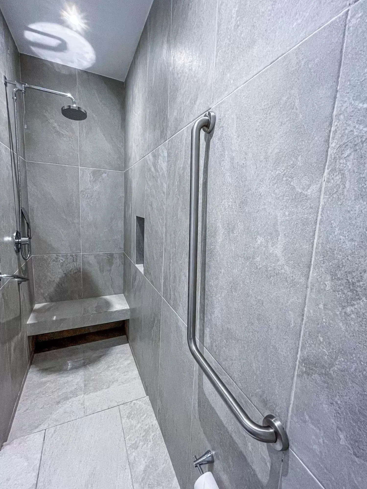 Shower, Bathroom in Hotel Puerto Libre
