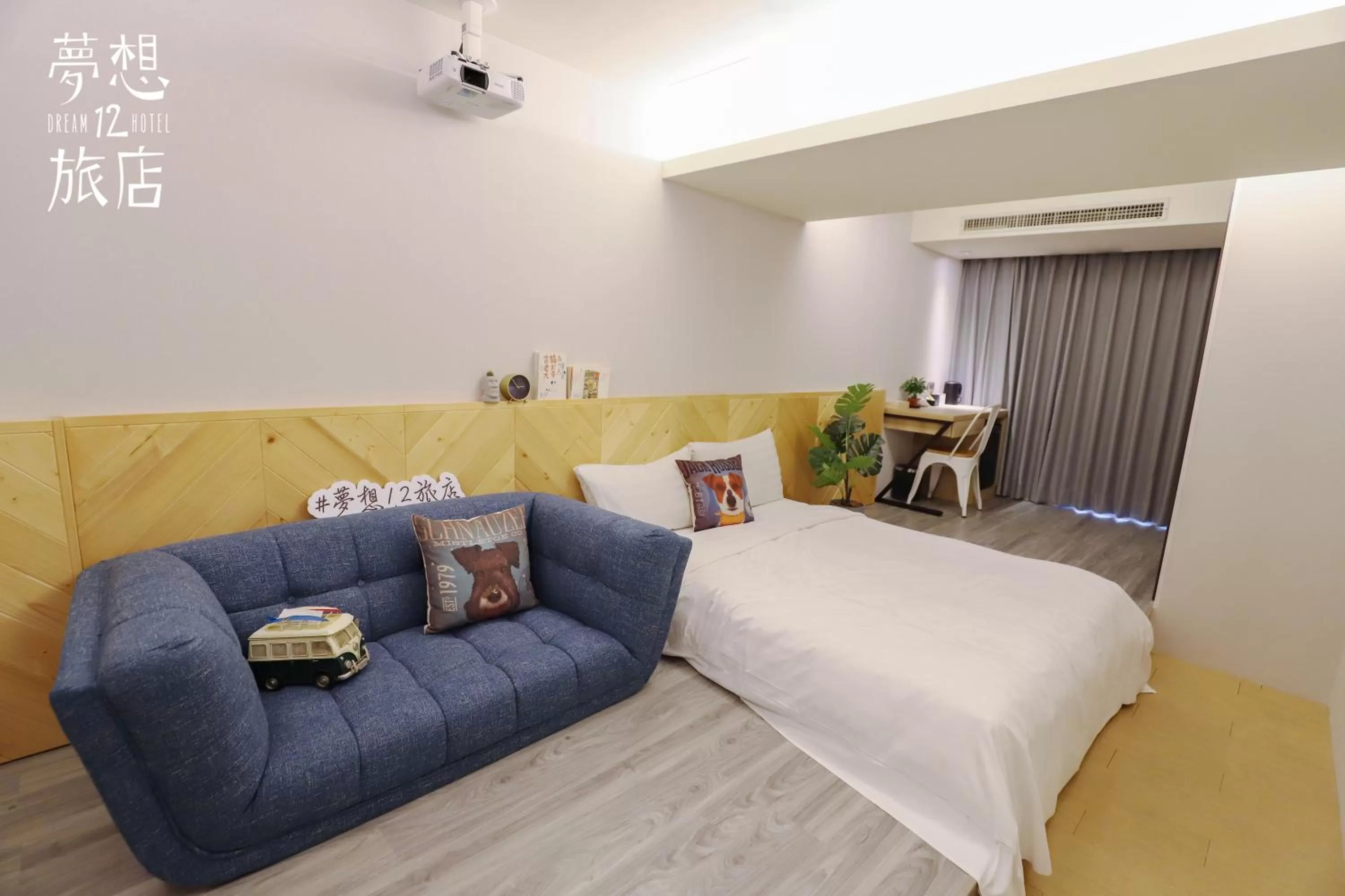 Photo of the whole room, Bed in Dream 12 Hotel