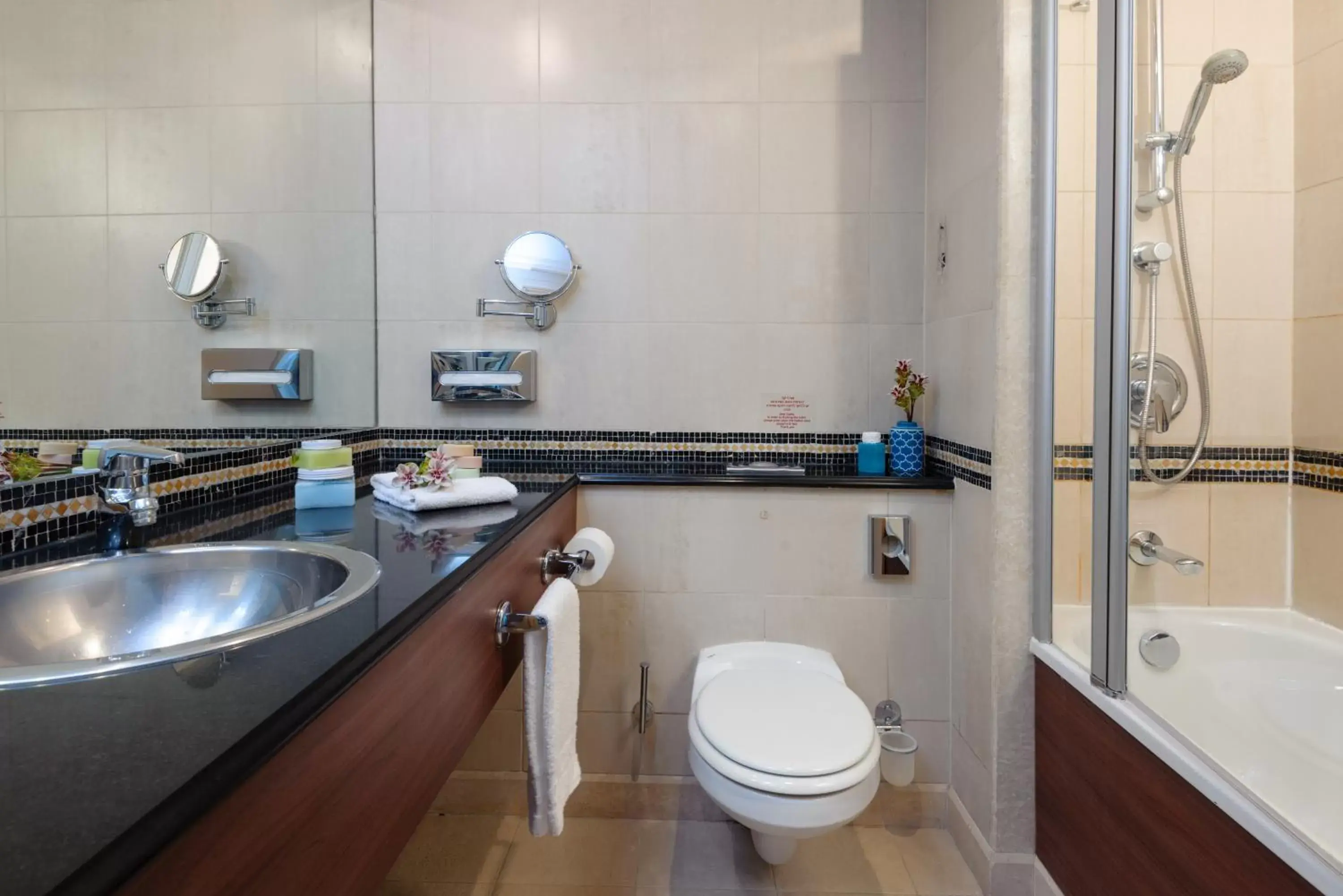 Double Room with Pool View - single occupancy in Leonardo City Tower Hotel Tel Aviv