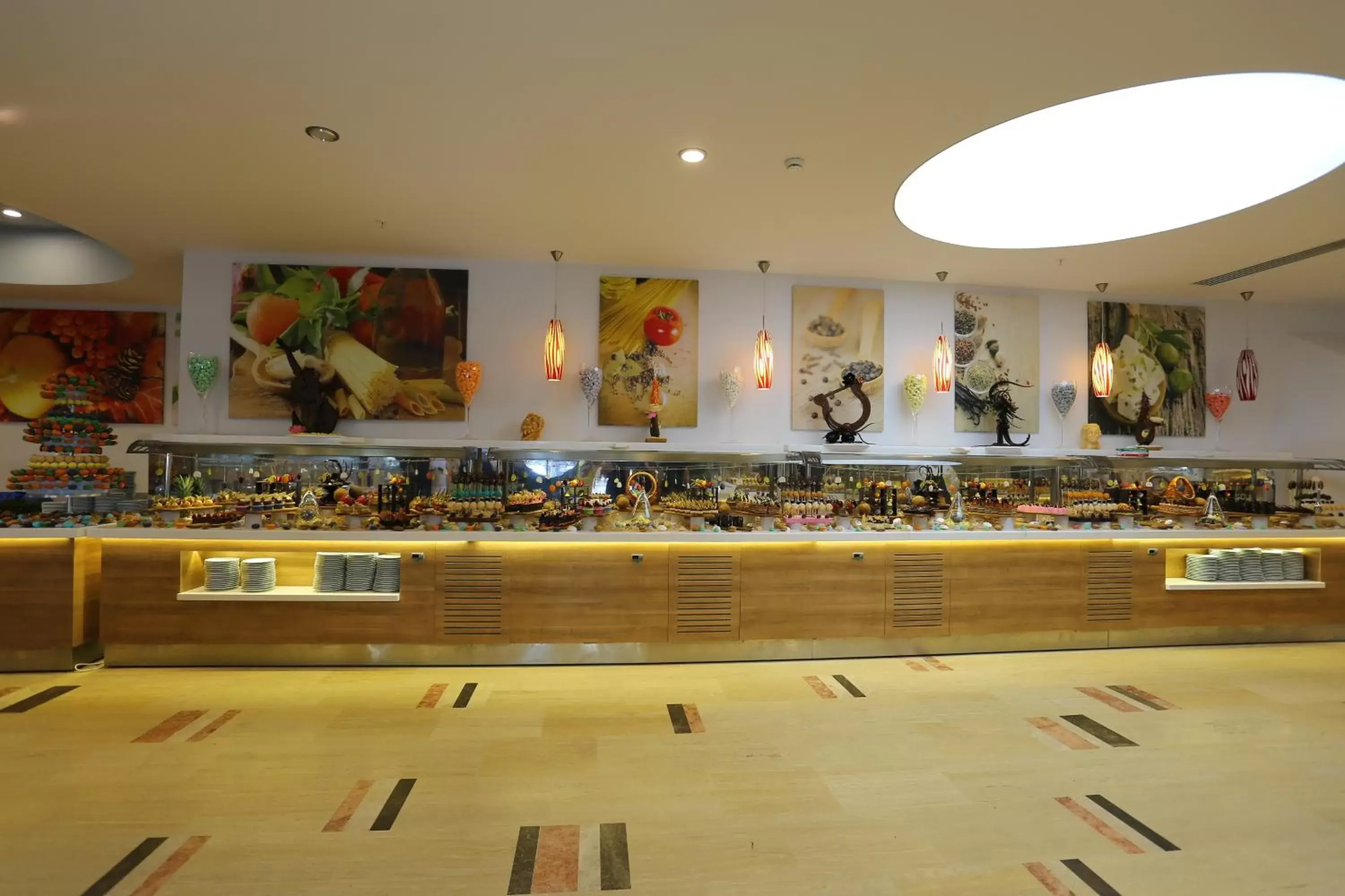 Buffet breakfast, Restaurant/Places to Eat in La Blanche Resort & Spa
