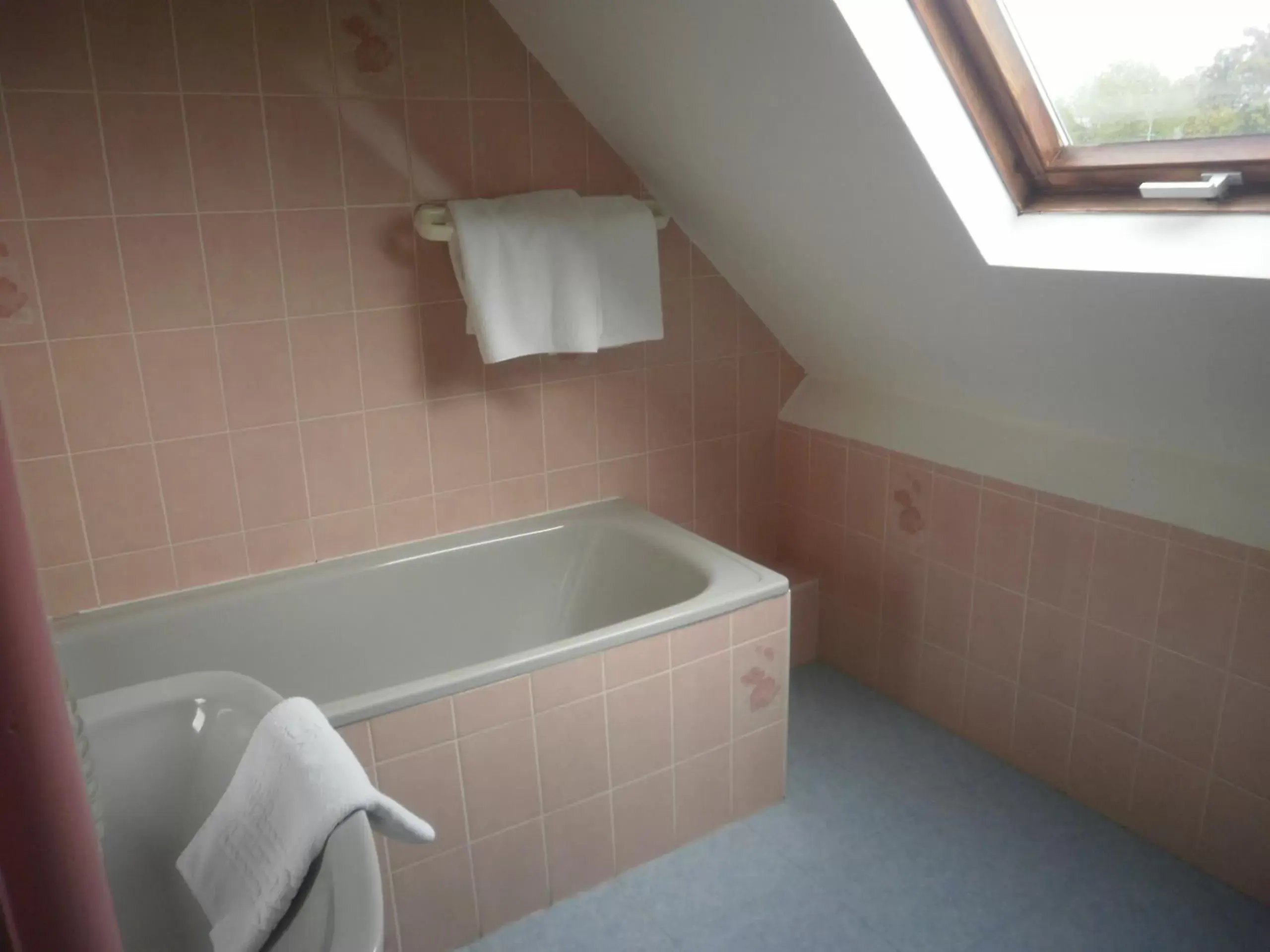 Bathroom in Grand Hôtel Bénodet Les Bains de Mer Riviera Bretonne