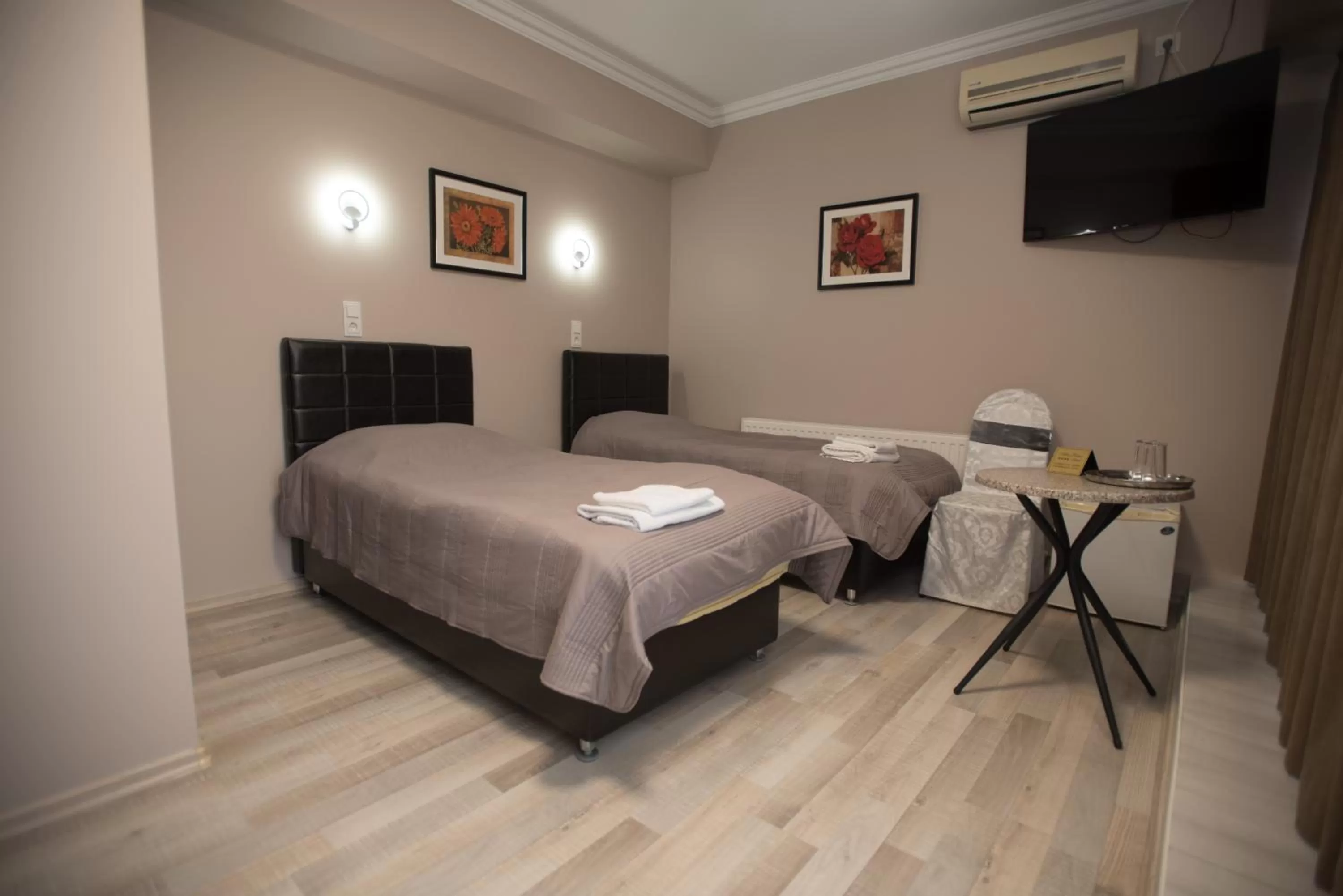 Photo of the whole room, Bed in Altin Palace