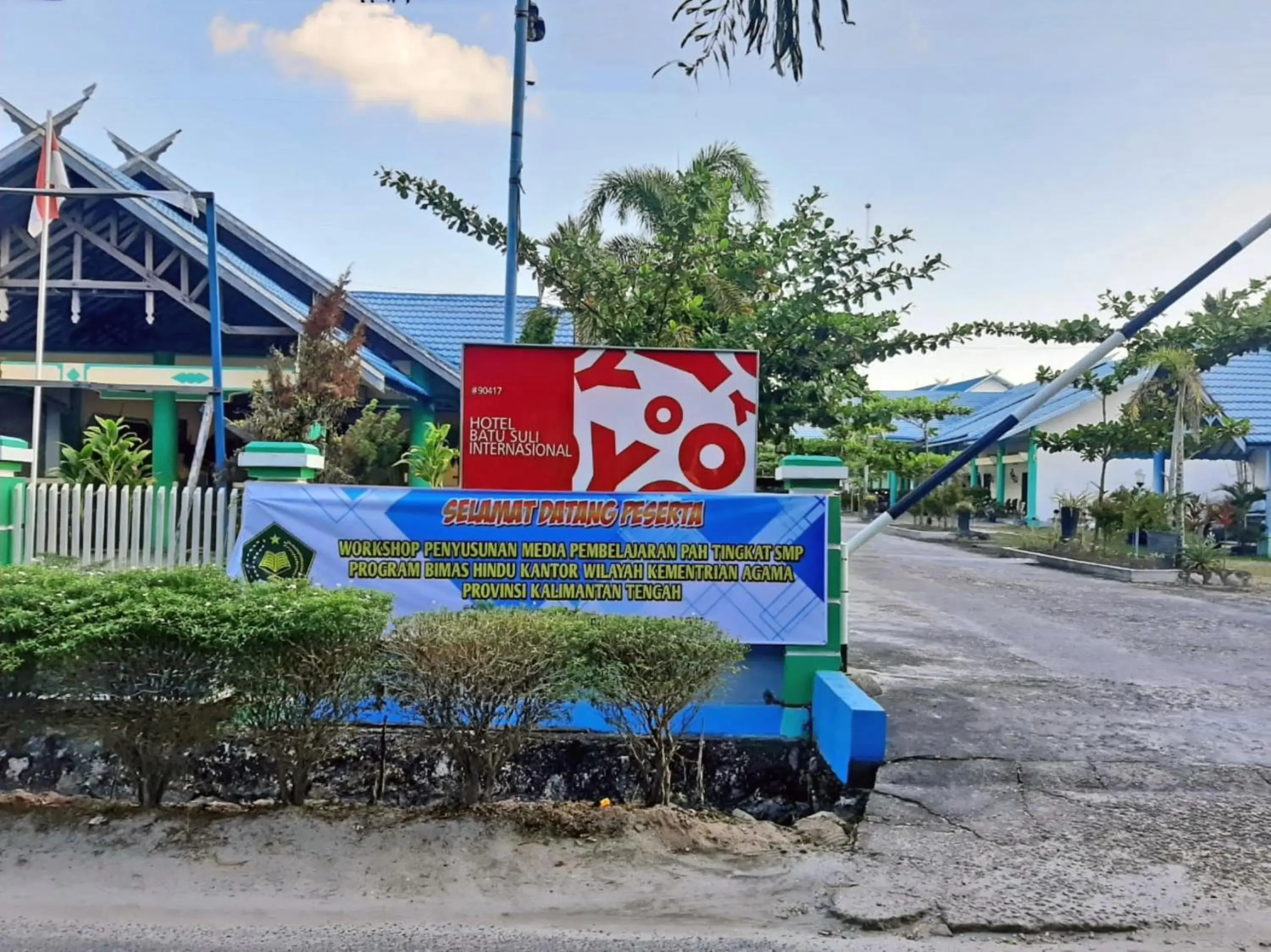 Facade/entrance in Capital O 90417 Hotel Batu Suli Internasional