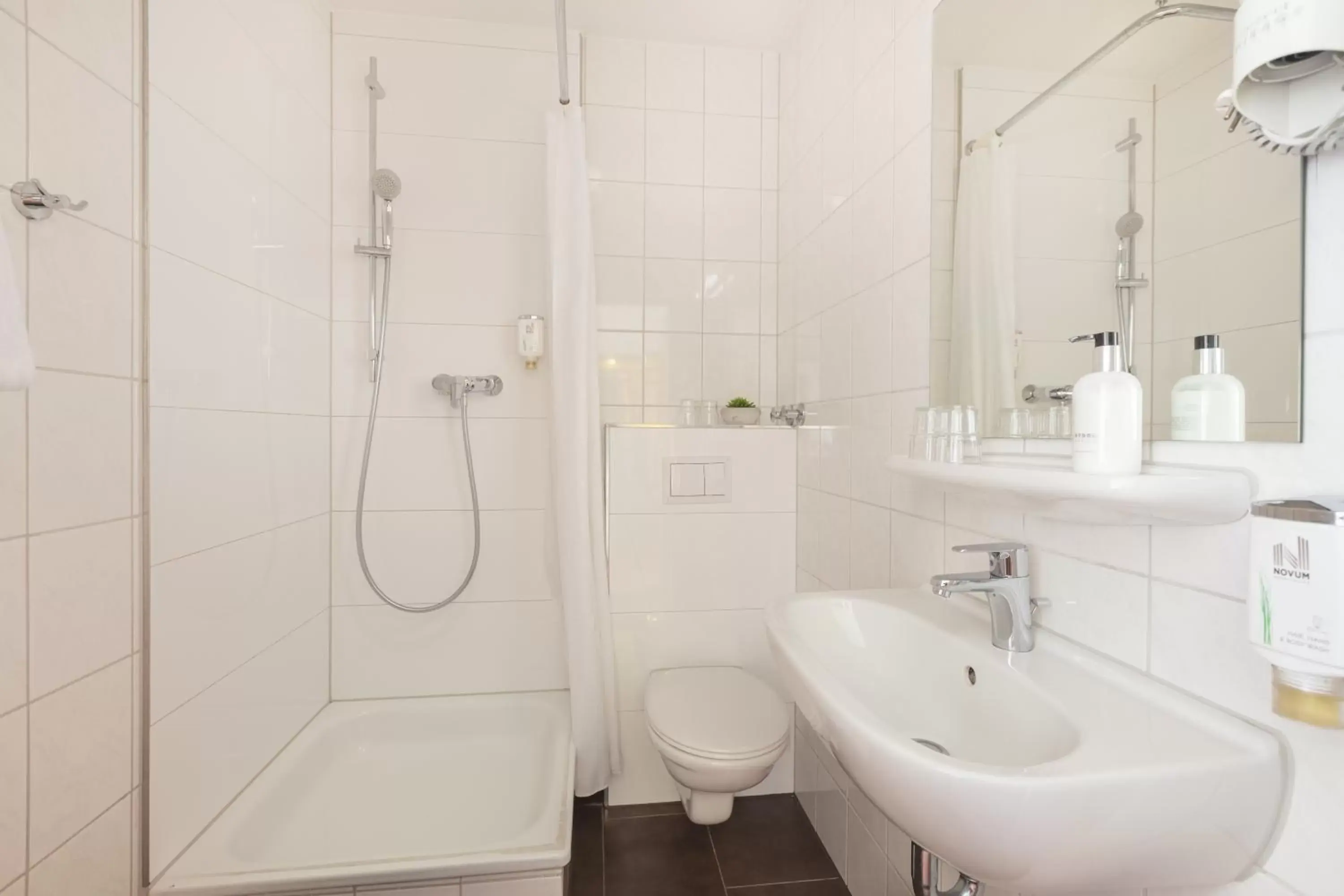 Toilet, Bathroom in Novum Hotel Hamburg Stadtzentrum