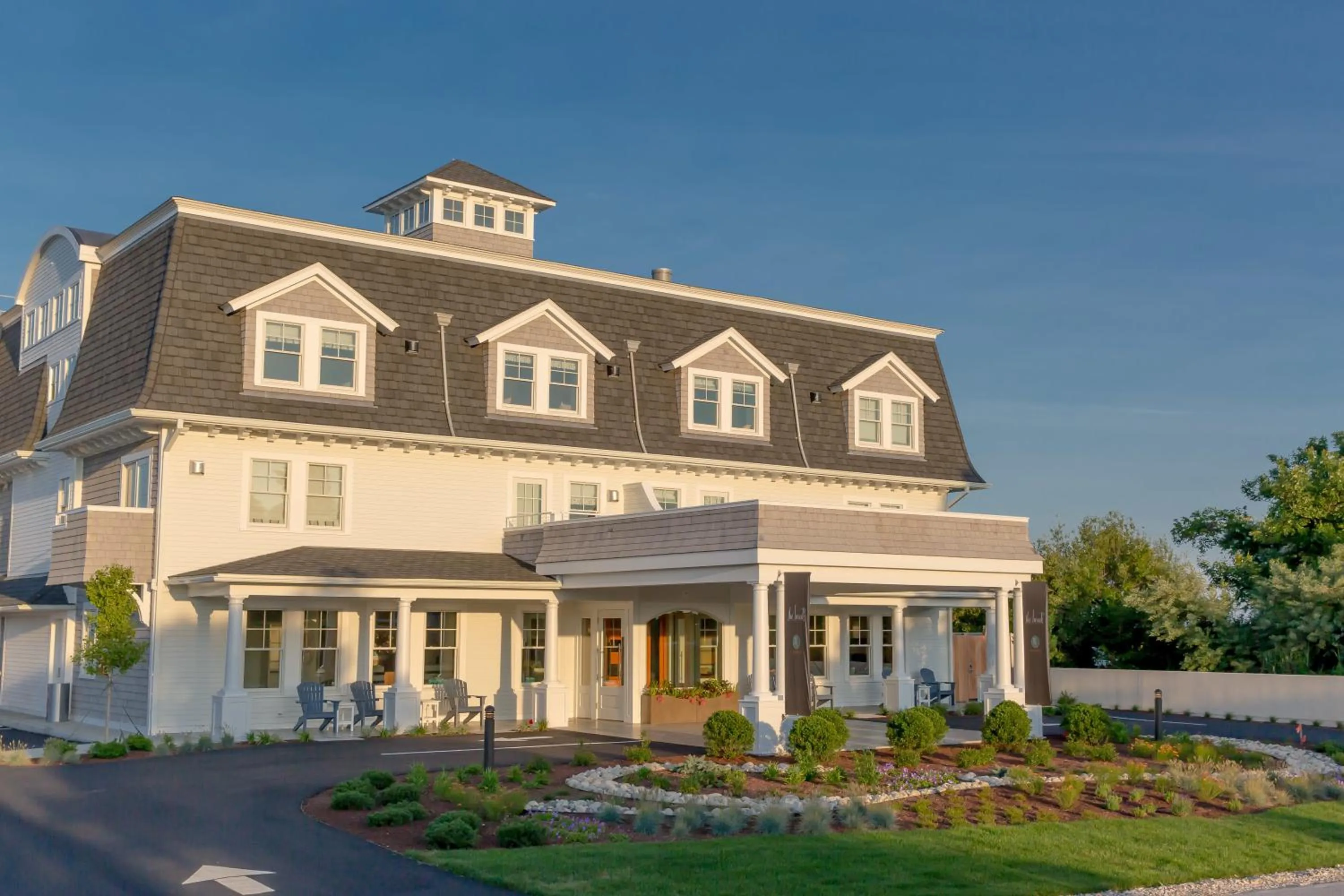 Facade/entrance in The Break Hotel