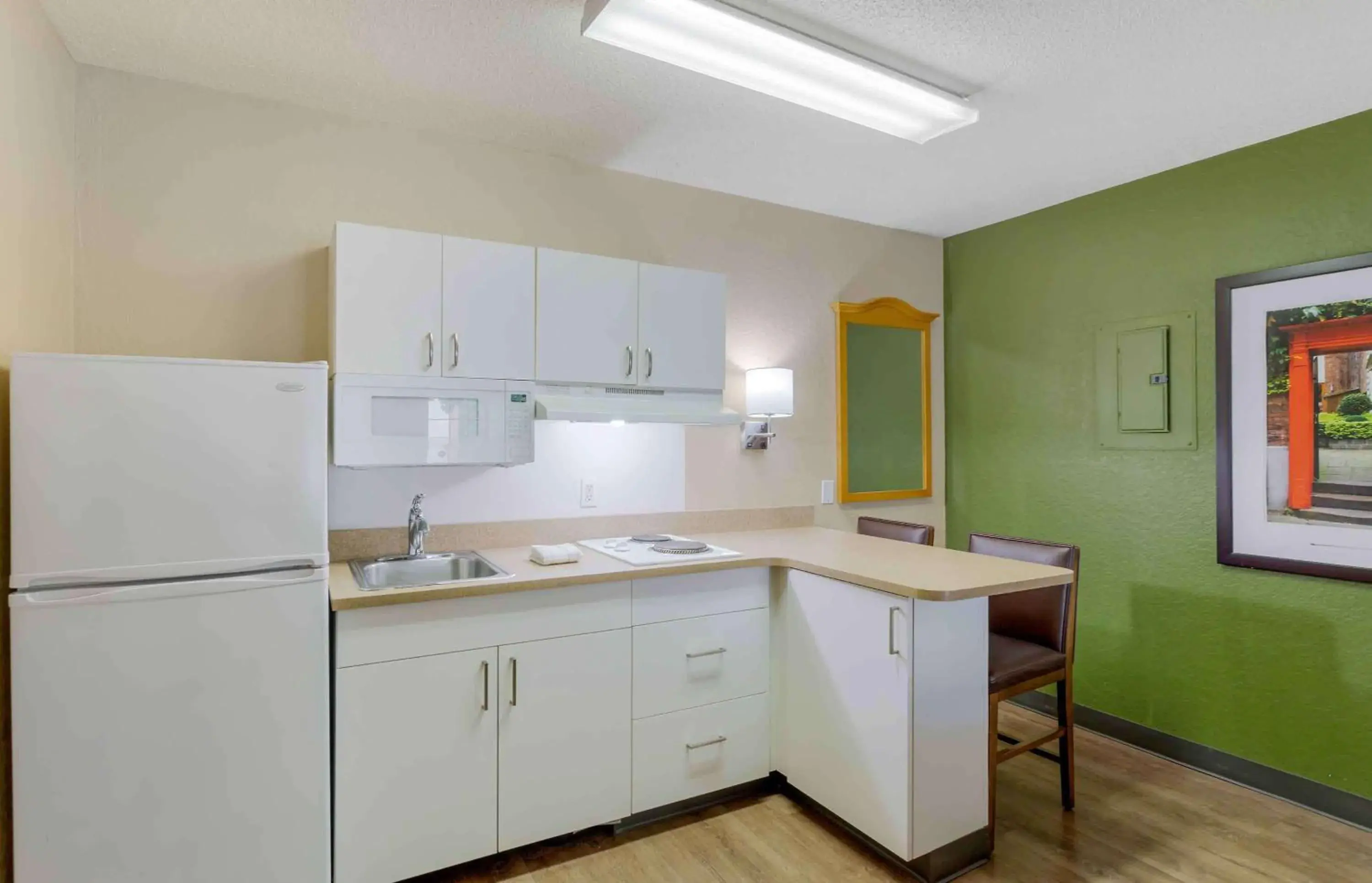 Bedroom, Kitchen/Kitchenette in Extended Stay America Suites - Portland - Tigard