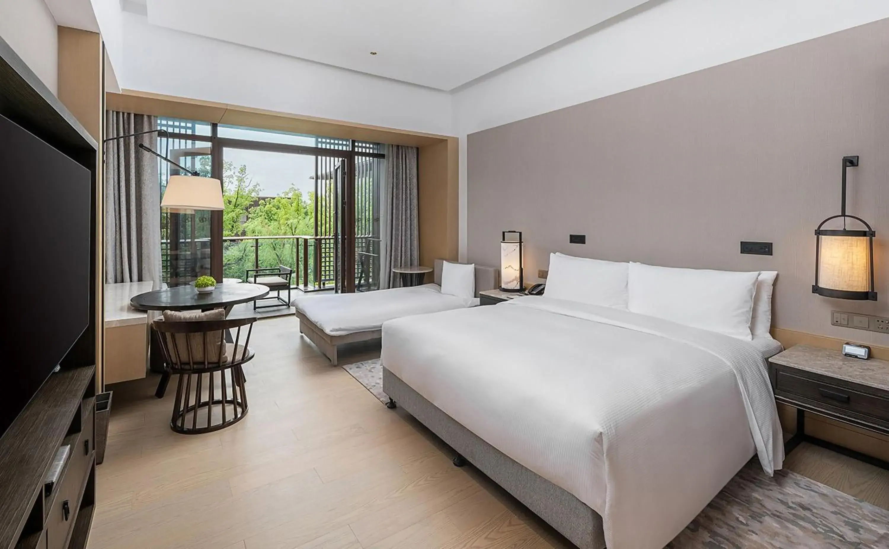 Bed in Hilton Shanghai Songjiang Guangfulin