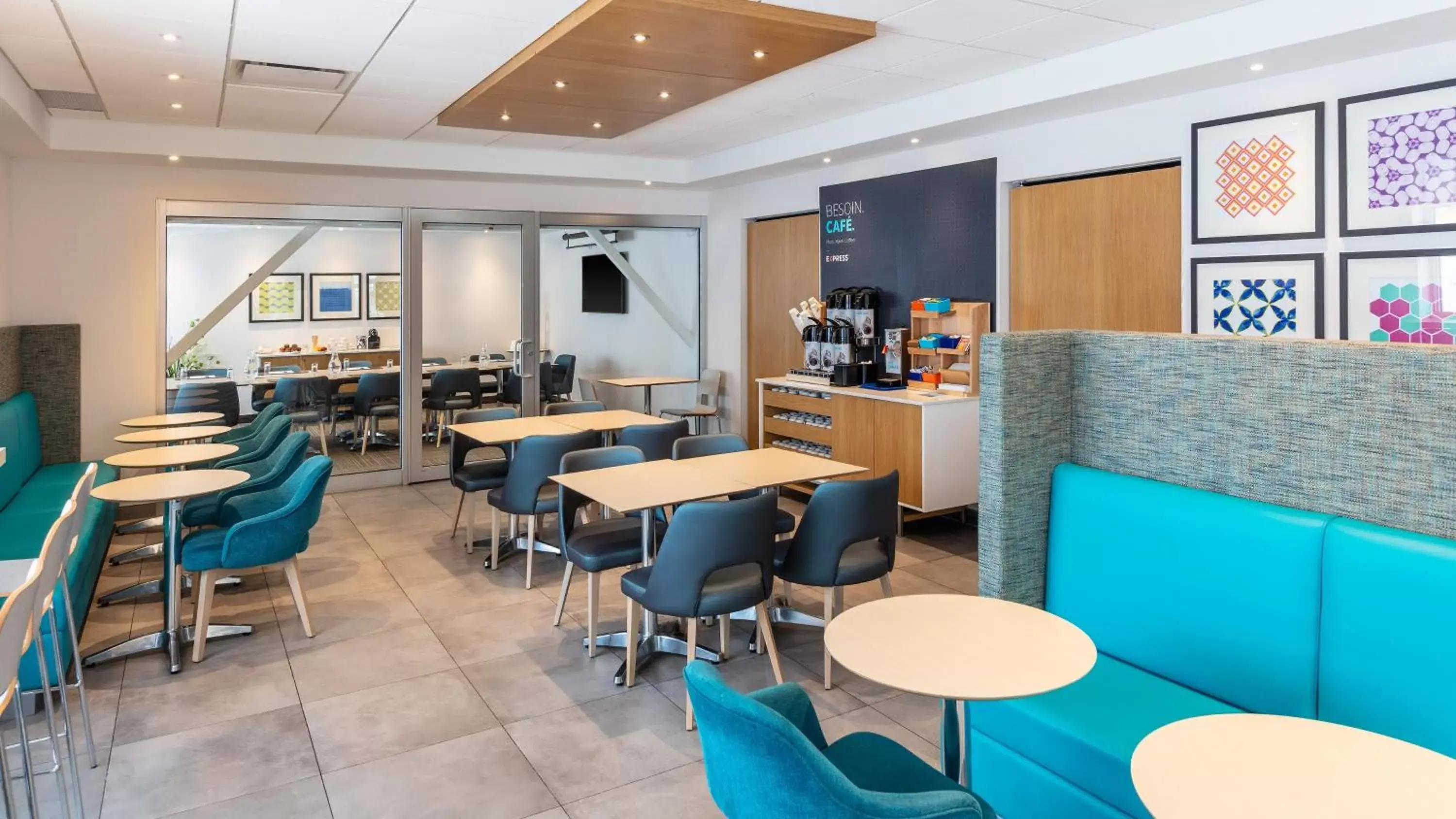Breakfast, Restaurant/Places to Eat in Holiday Inn Express Quebec City-Sainte Foy, an IHG Hotel