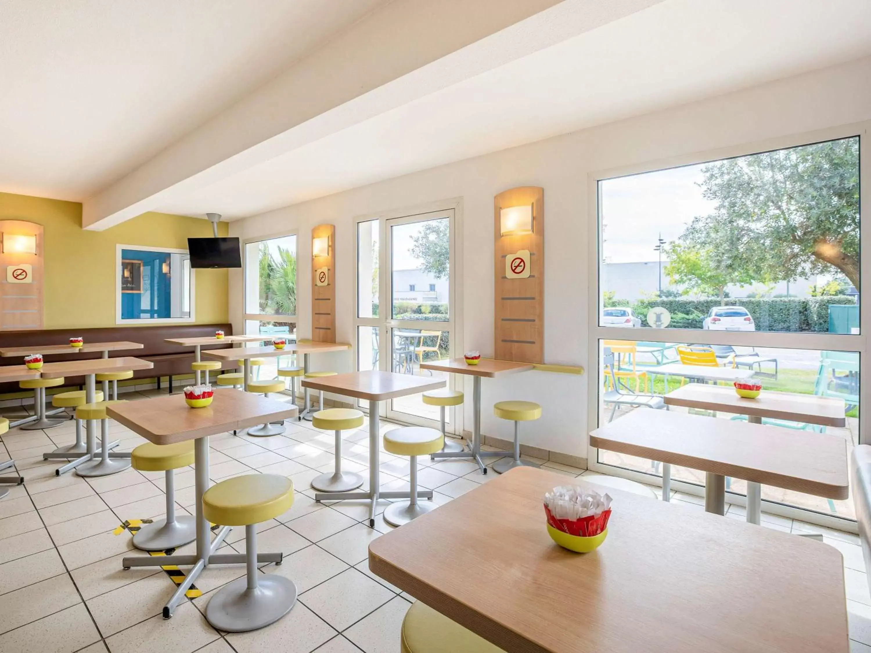 Restaurant/places to eat in ibis budget Carcassonne Aéroport - A61