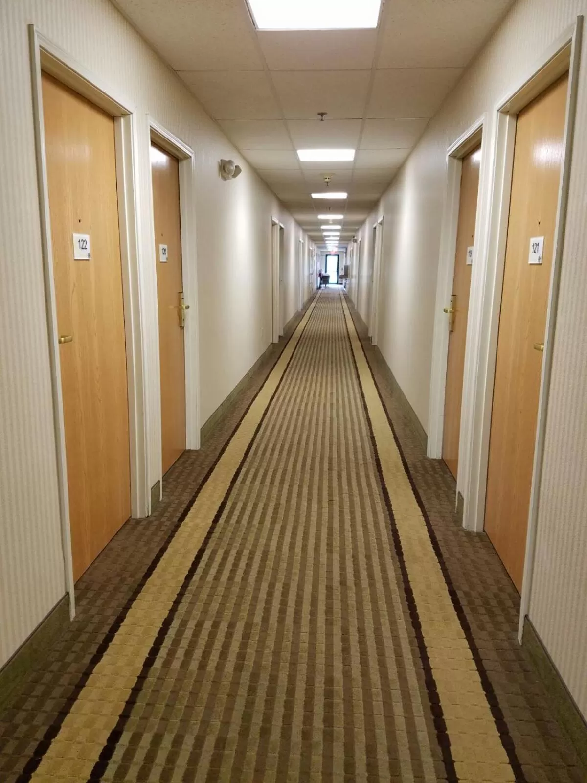 Super 8 by Wyndham Huntington