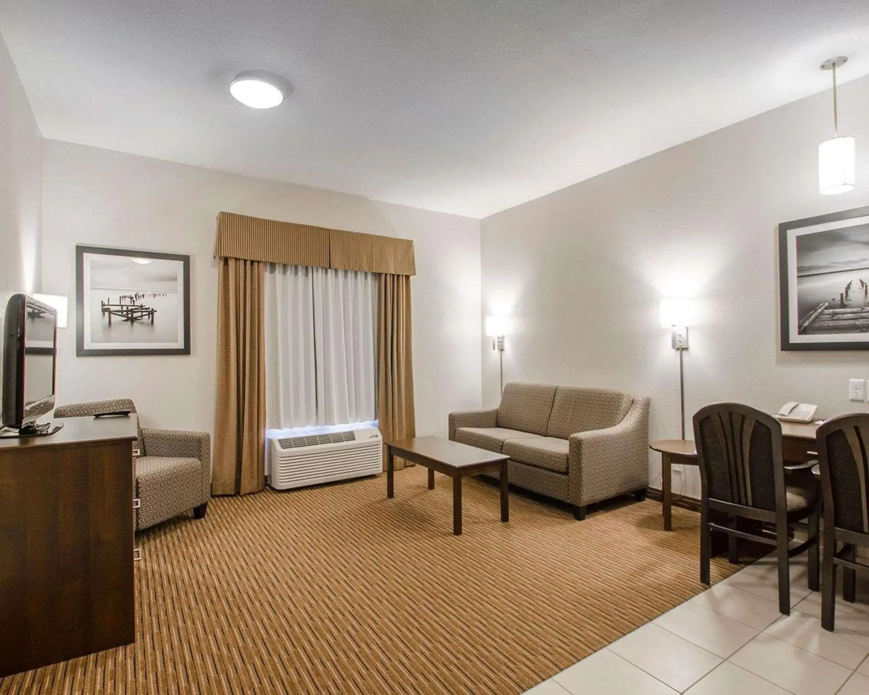 Photo of the whole room, Seating Area in Quality Inn and Suites