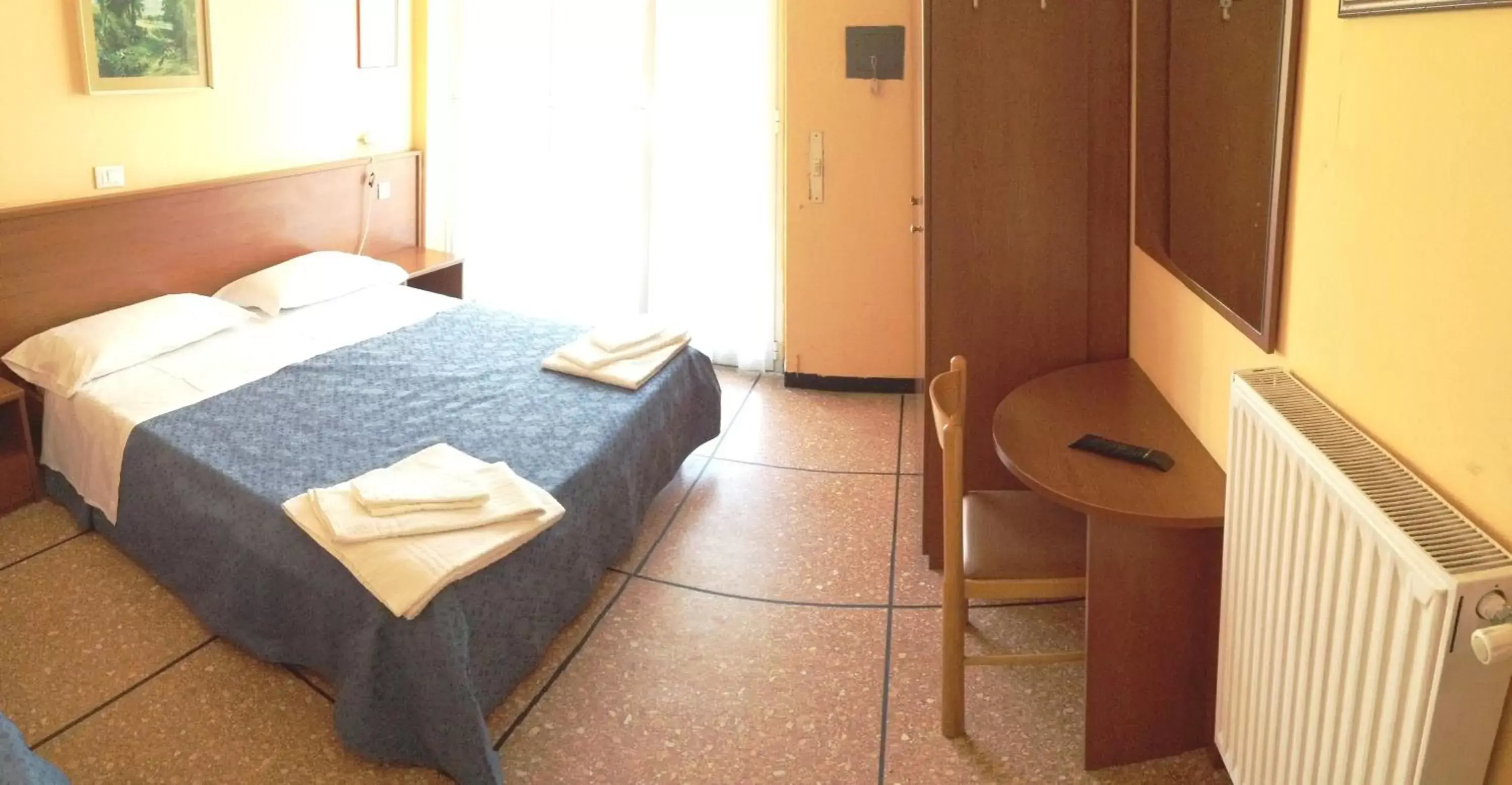 Photo of the whole room, Bed in Hotel Suisse