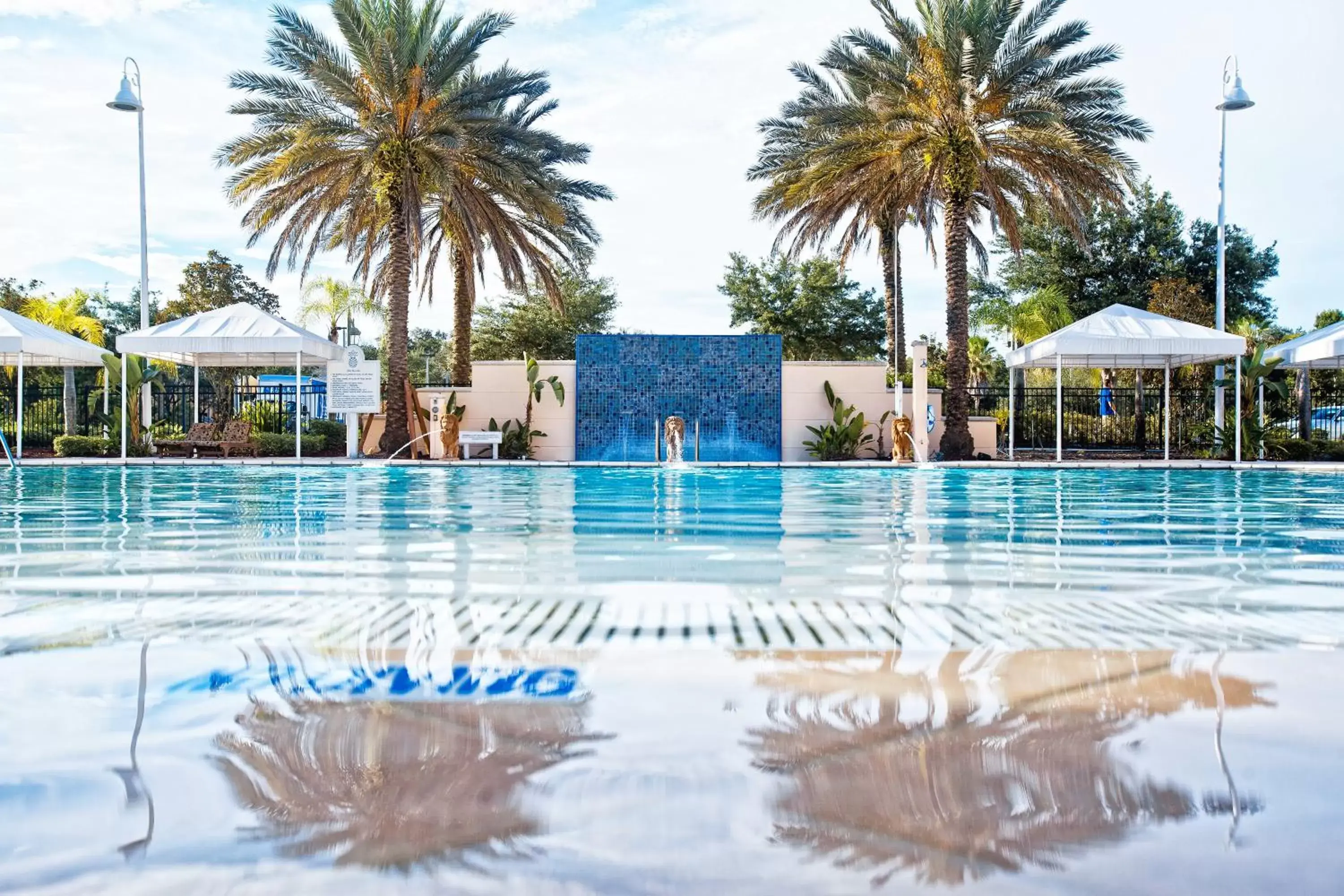 Swimming Pool in Monumental Hotel Orlando