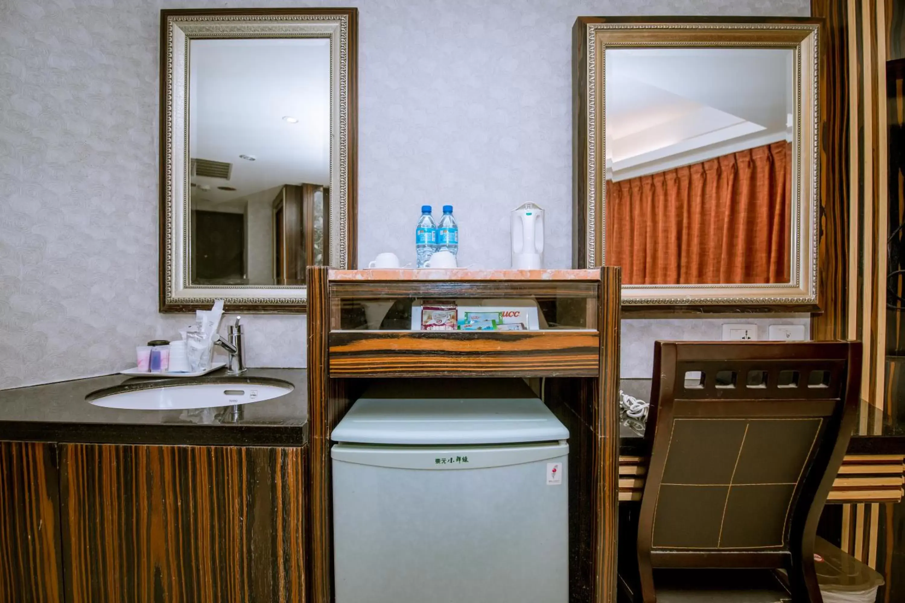 oven, Kitchen/Kitchenette in Guide Hotel Taipei Xinyi