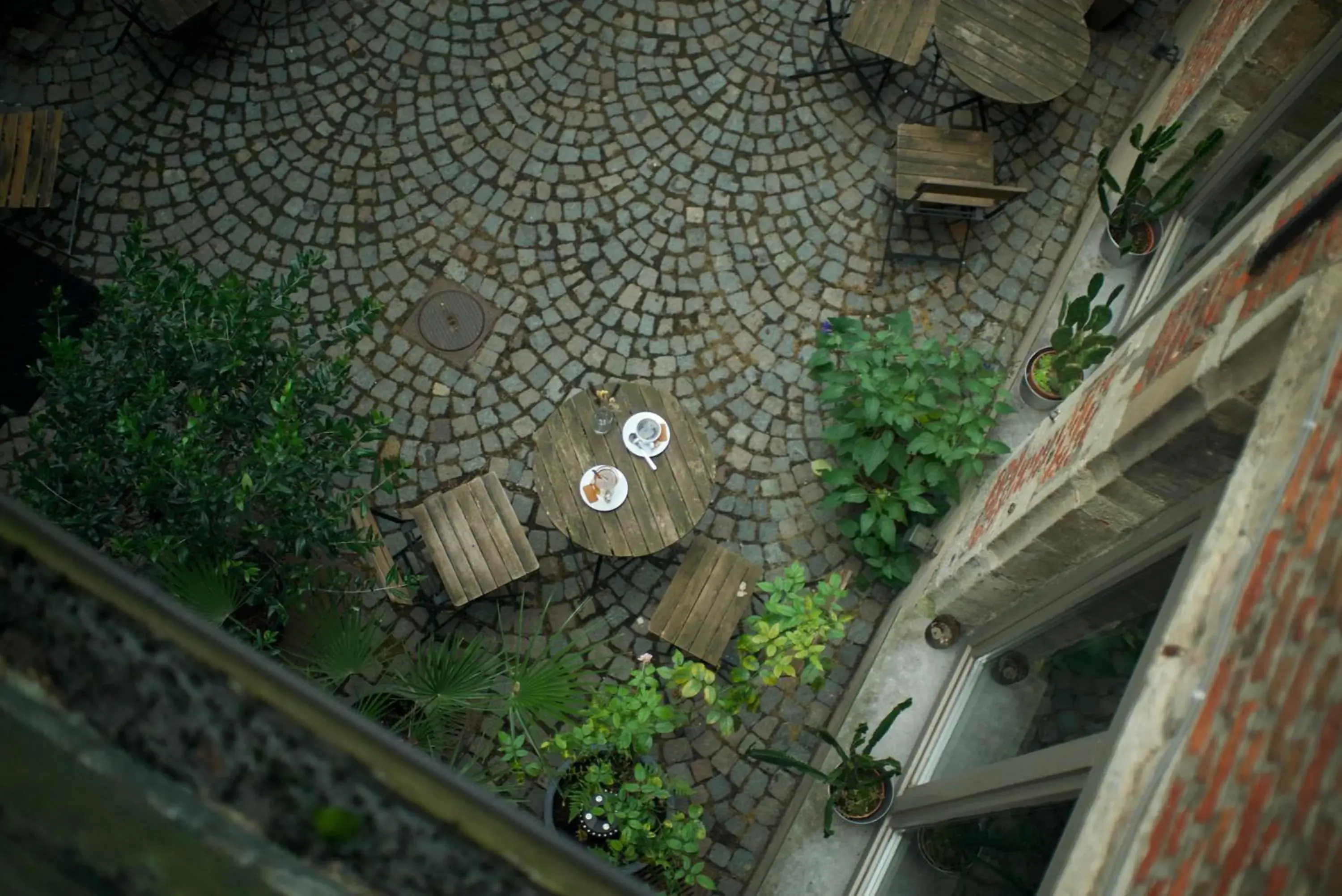 Inner courtyard view in Hotel Matelote