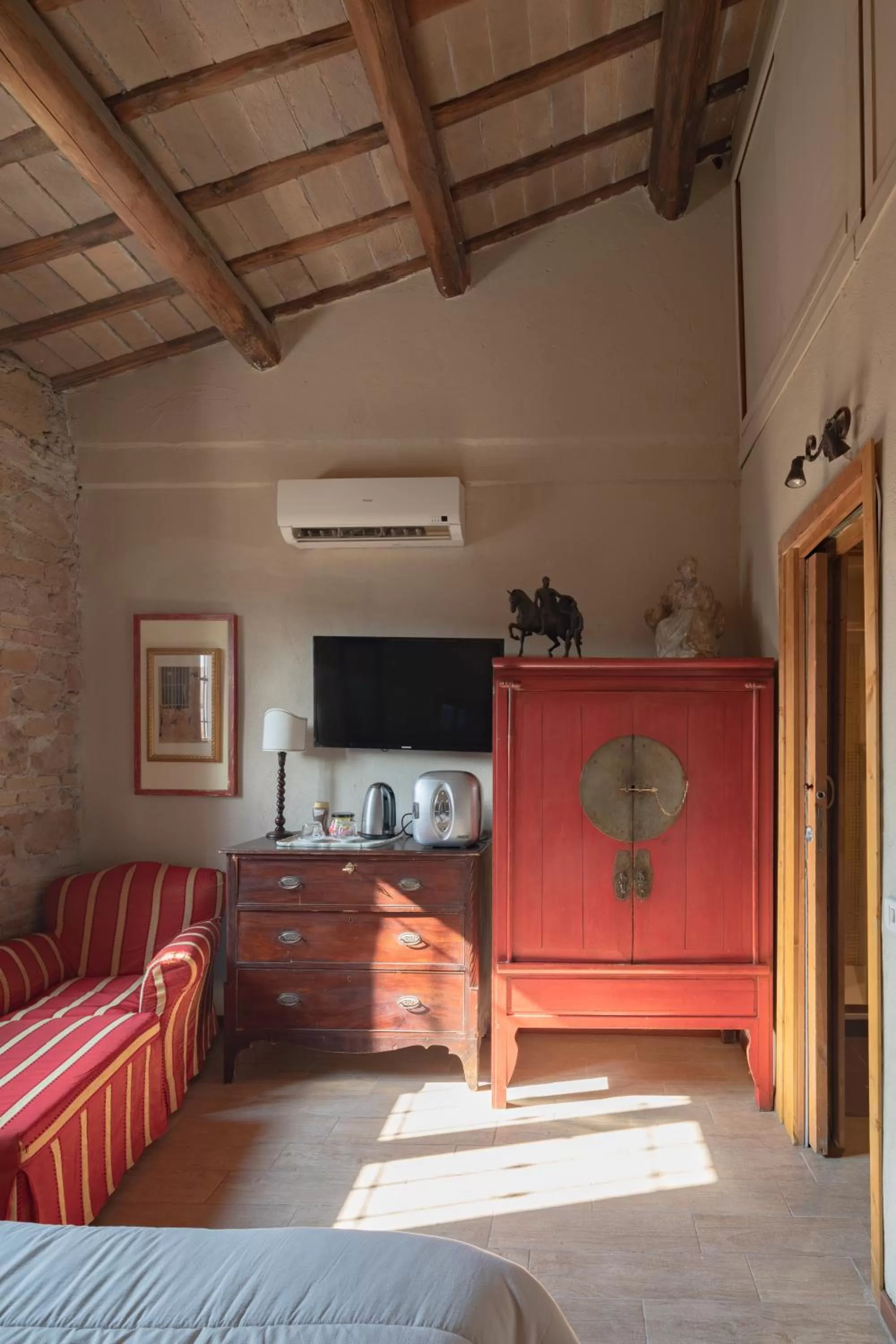 TV/Entertainment Center in Bed and Breakfast St. Martin