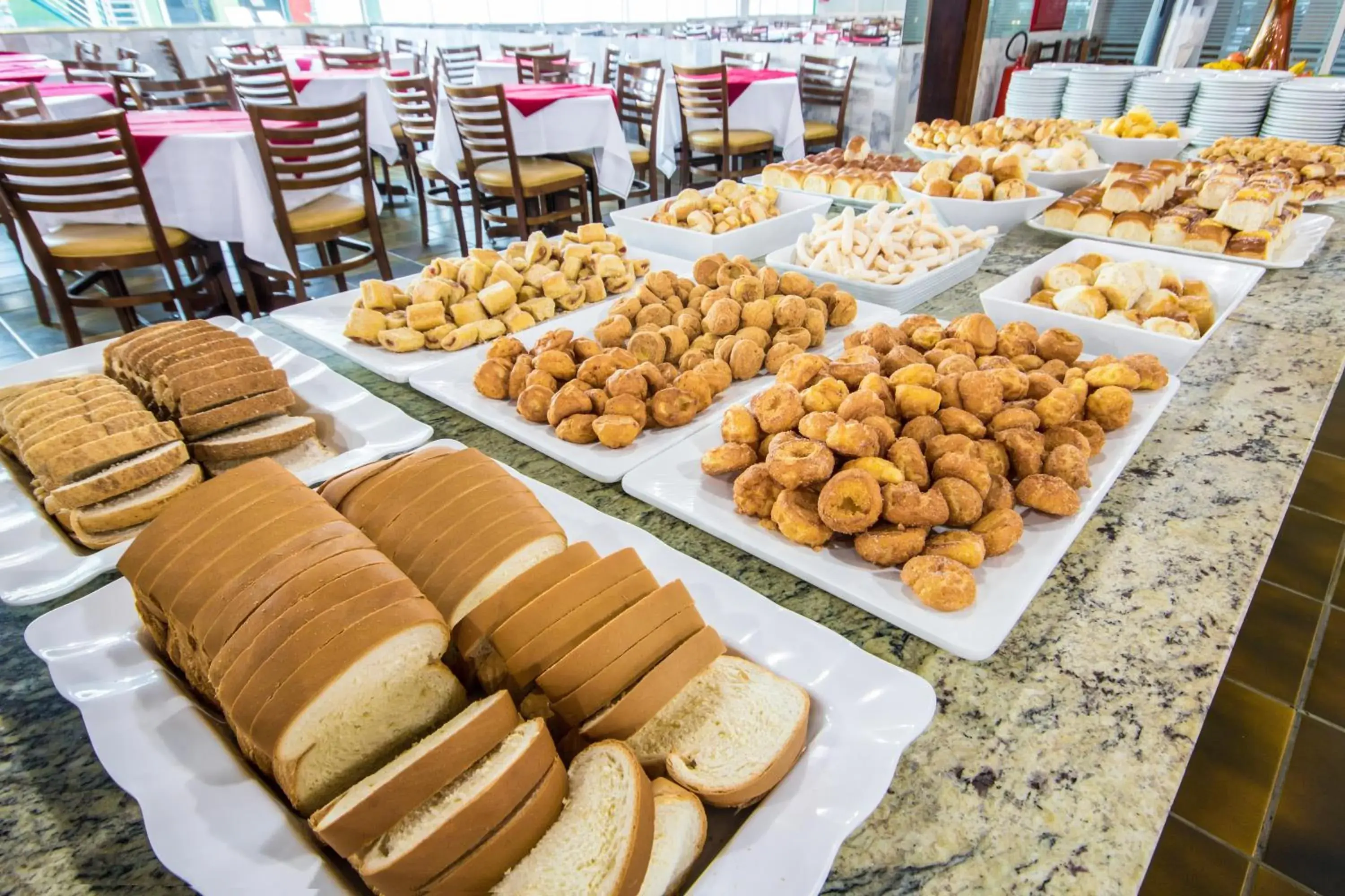 Breakfast in Nacional Inn Poços de Caldas - Lazer completo e Gastronomia no Centro