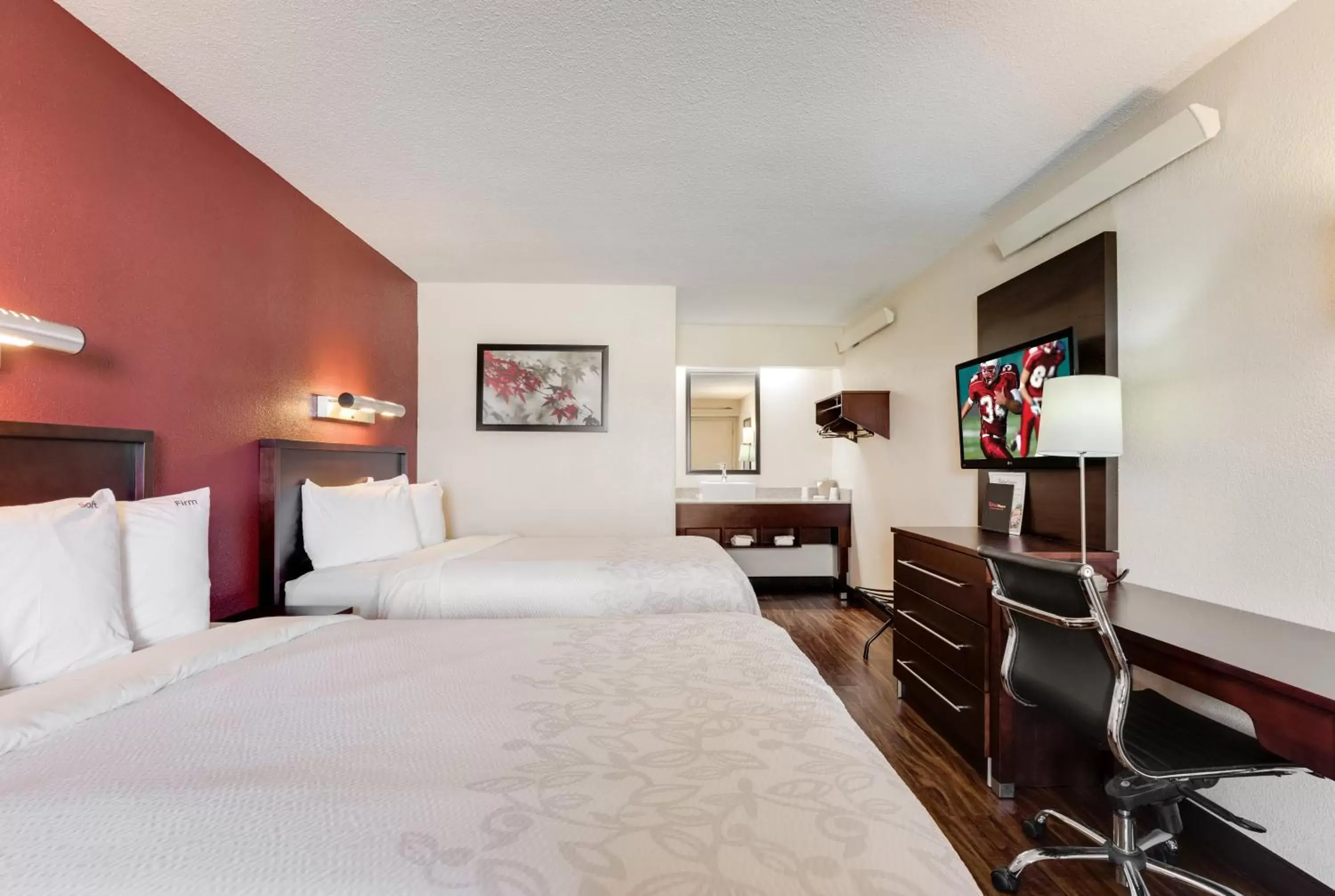 Photo of the whole room in Red Roof Inn PLUS+ Chicago - Northbrook/Deerfield