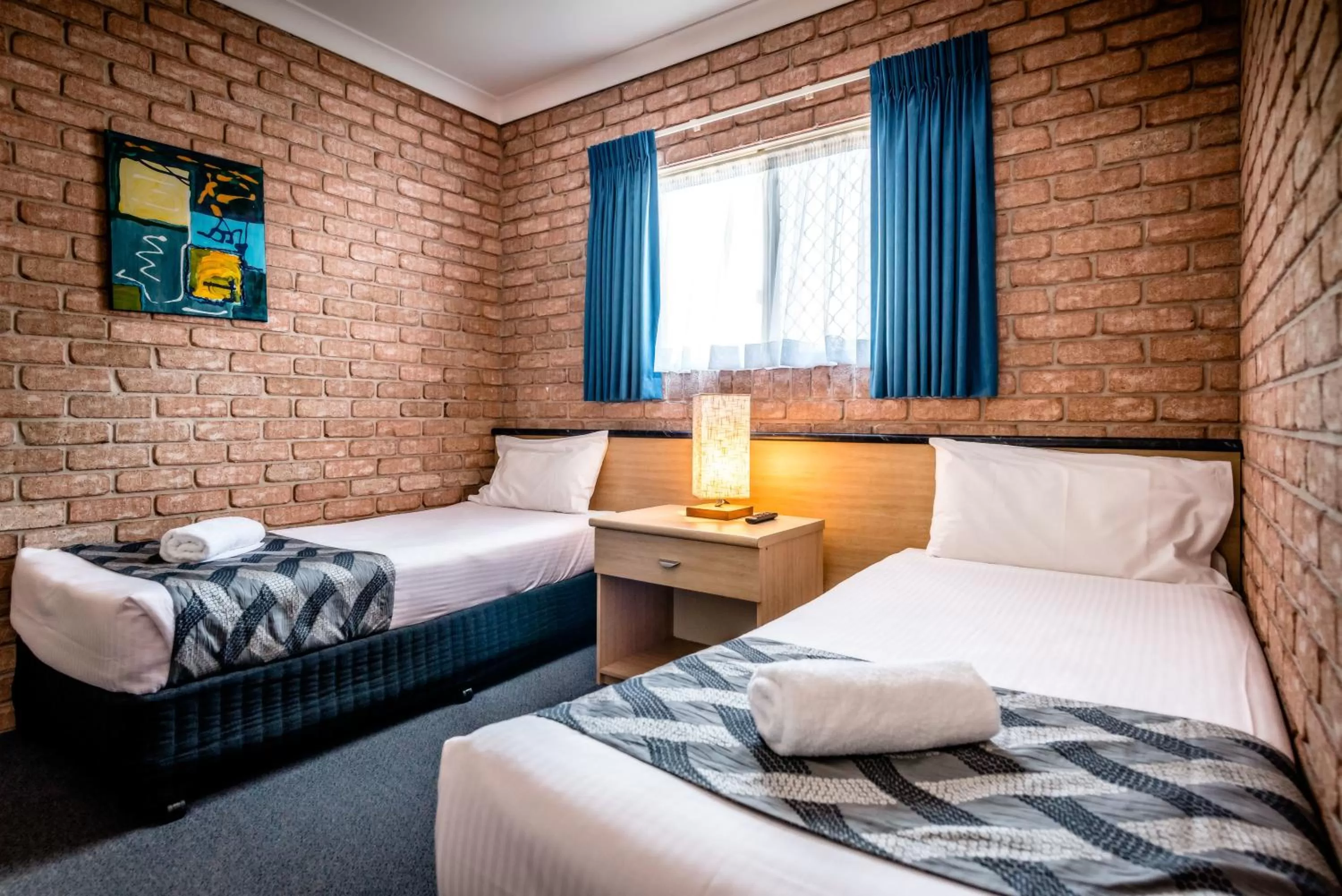 Bed in Park Beach Resort Motel