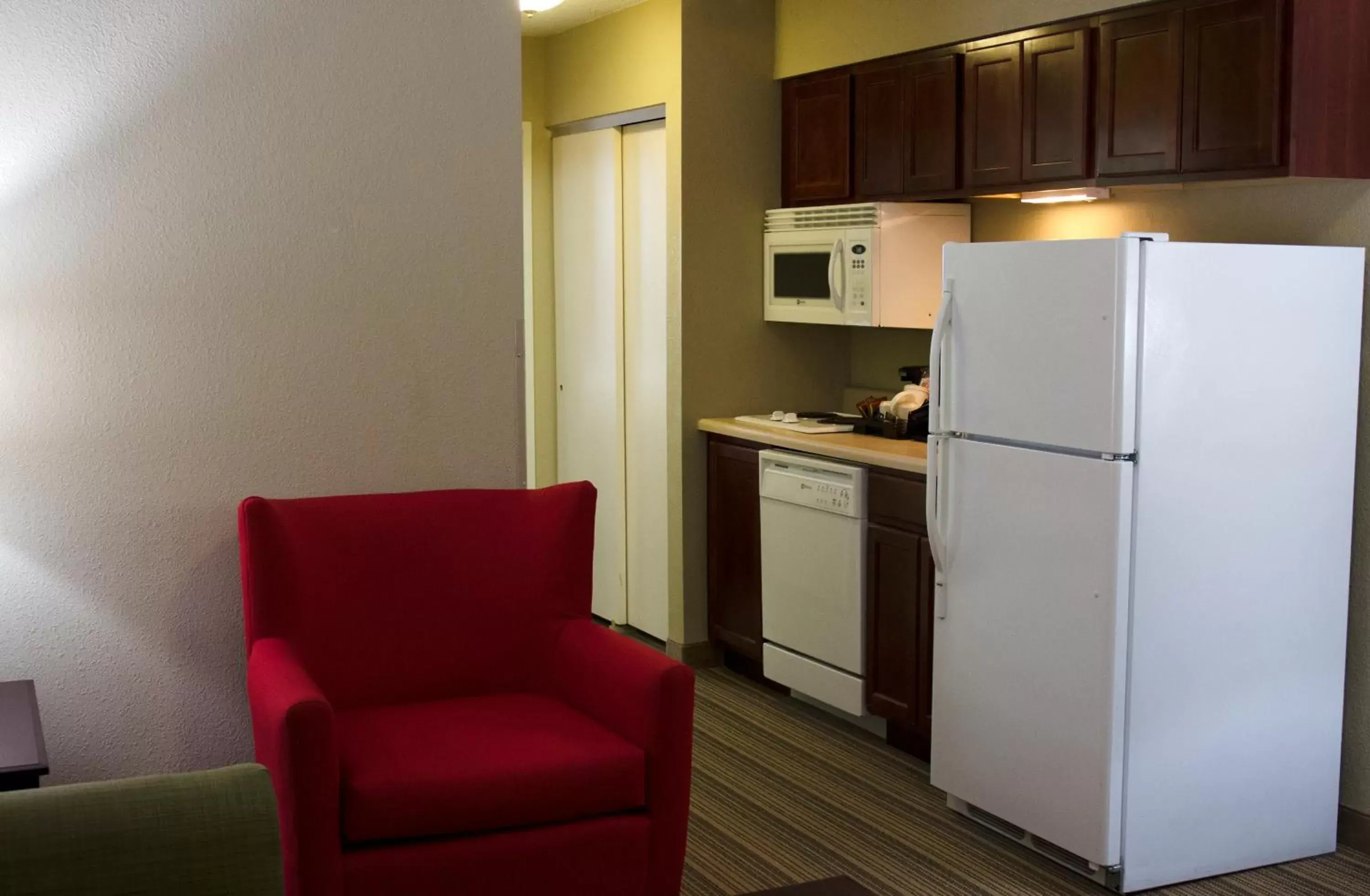 Kitchen/Kitchenette in Country Inn & Suites by Radisson, Ithaca, NY