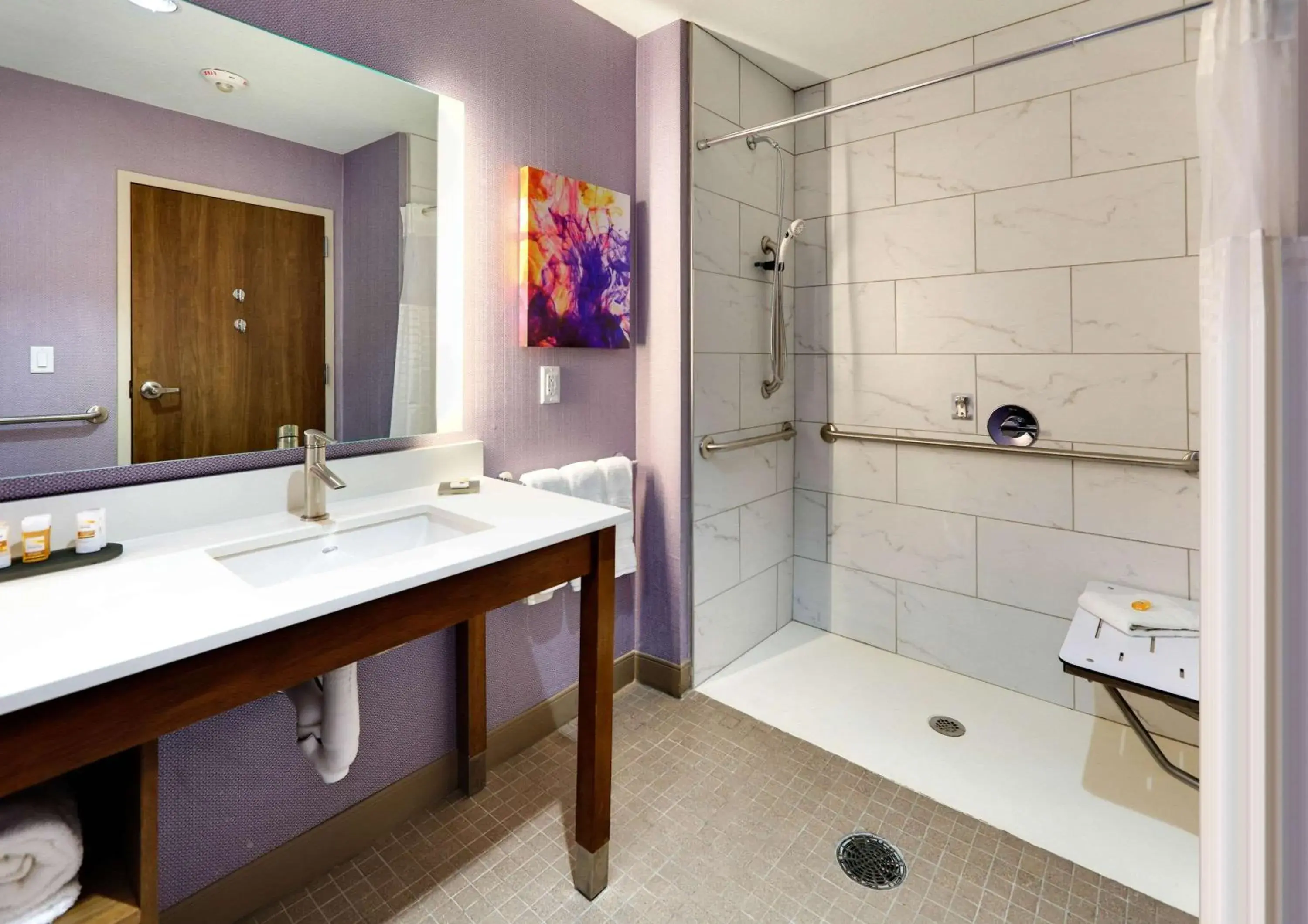 Bedroom, Bathroom in La Quinta Inn & Suites by Wyndham Lakeway