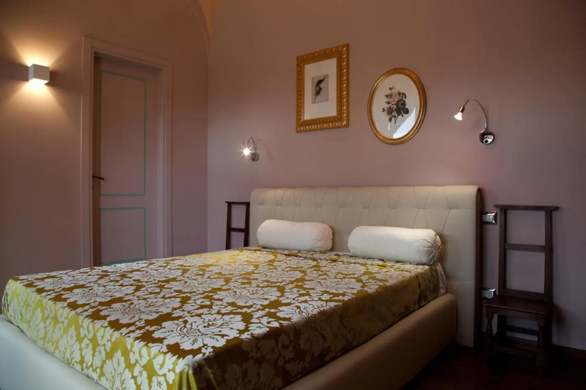 Bed, Room Photo in Relais Montemaggiore
