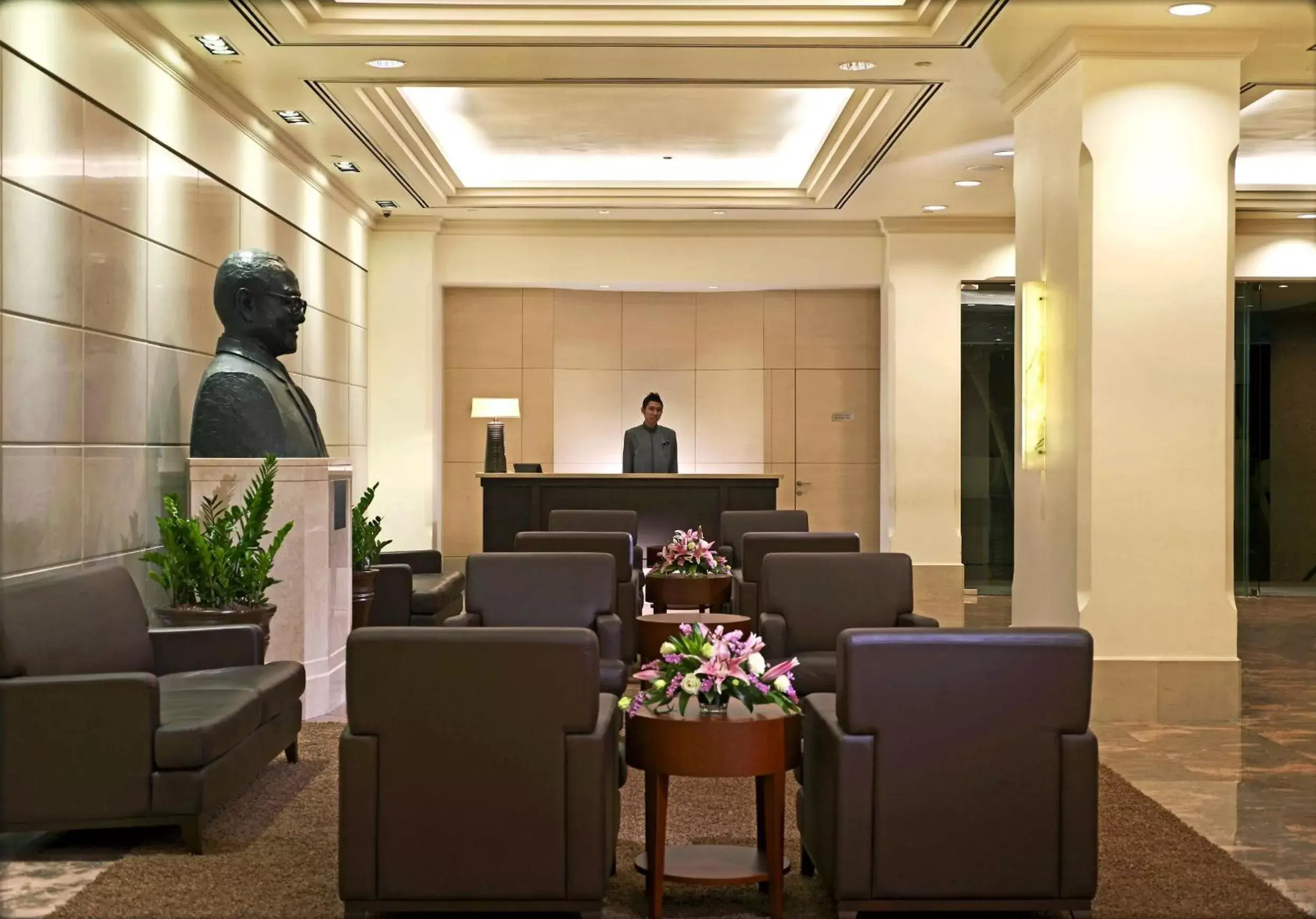 Lobby or reception, Restaurant/Places to Eat in York Hotel