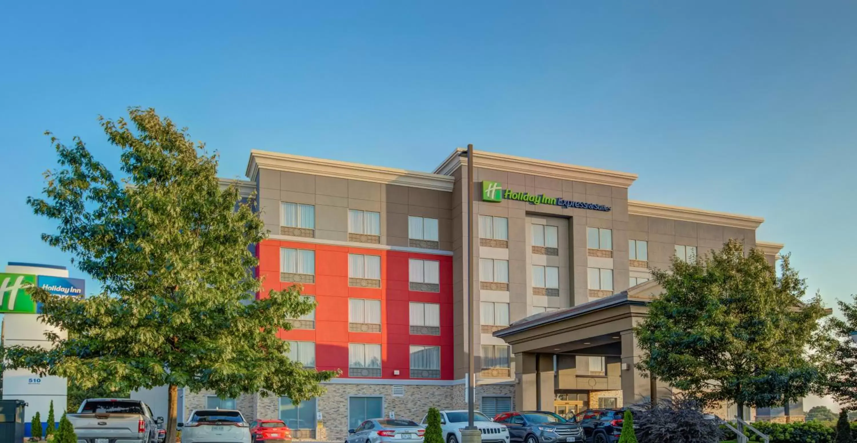 Property Building in Holiday Inn Express Hotel & Suites - Woodstock, an IHG Hotel