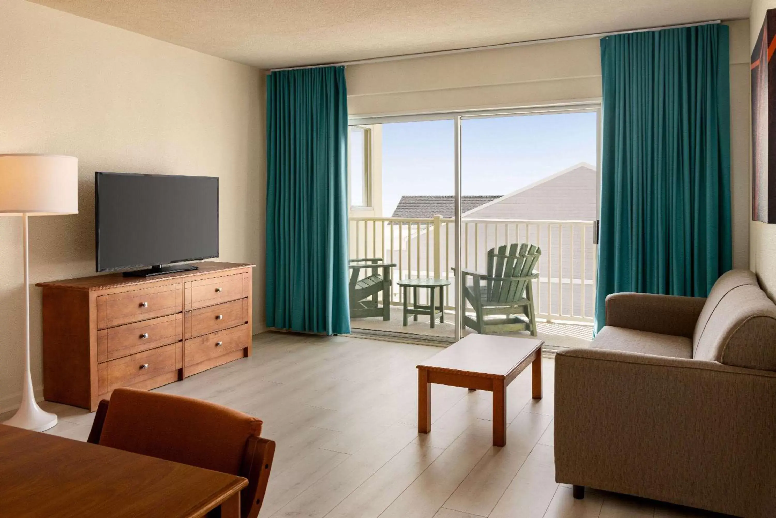 Photo of the whole room, Seating Area in Howard Johnson by Wyndham Ocean City Oceanfront