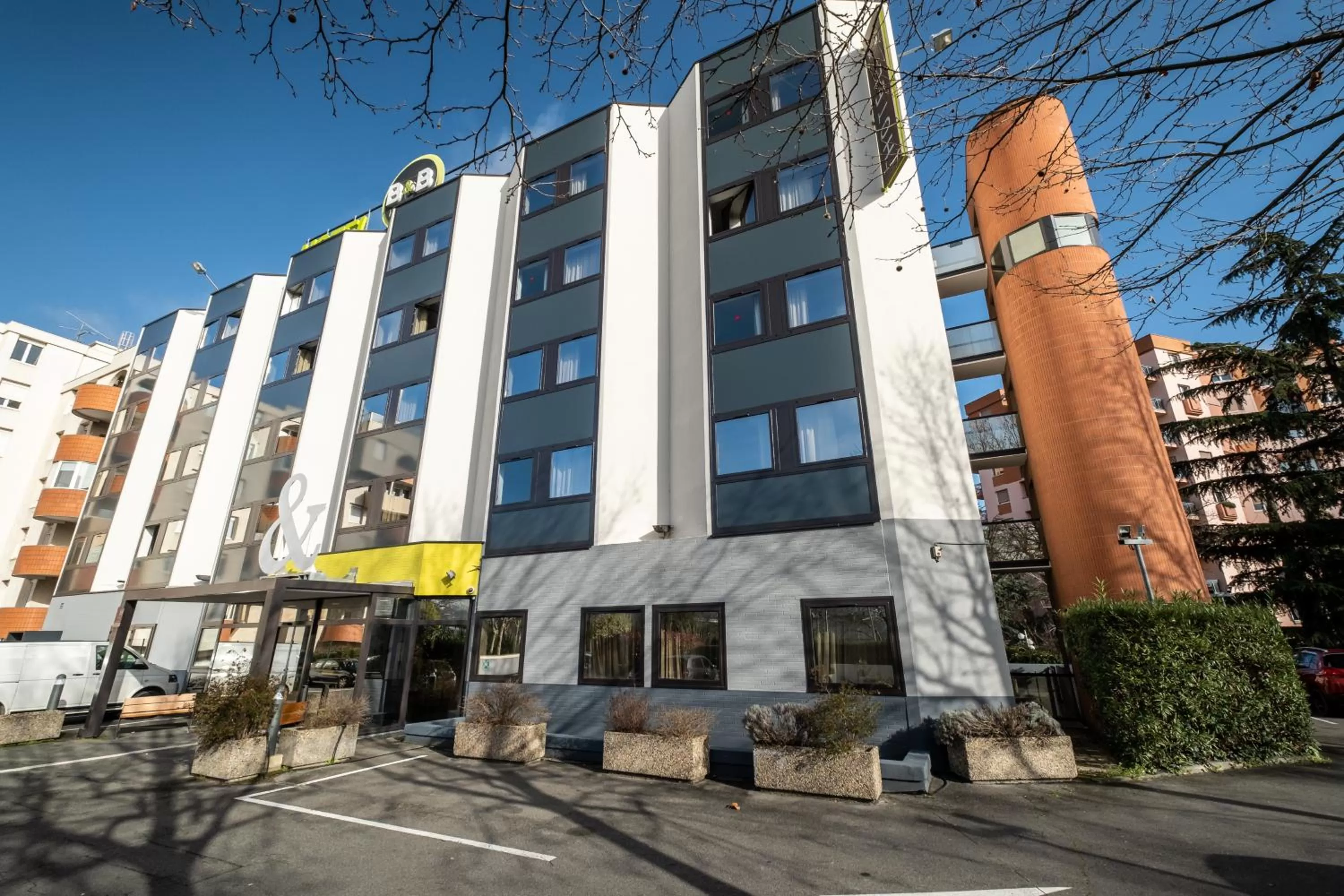 Facade/entrance in B&B HOTEL Toulouse Centre Canal du Midi