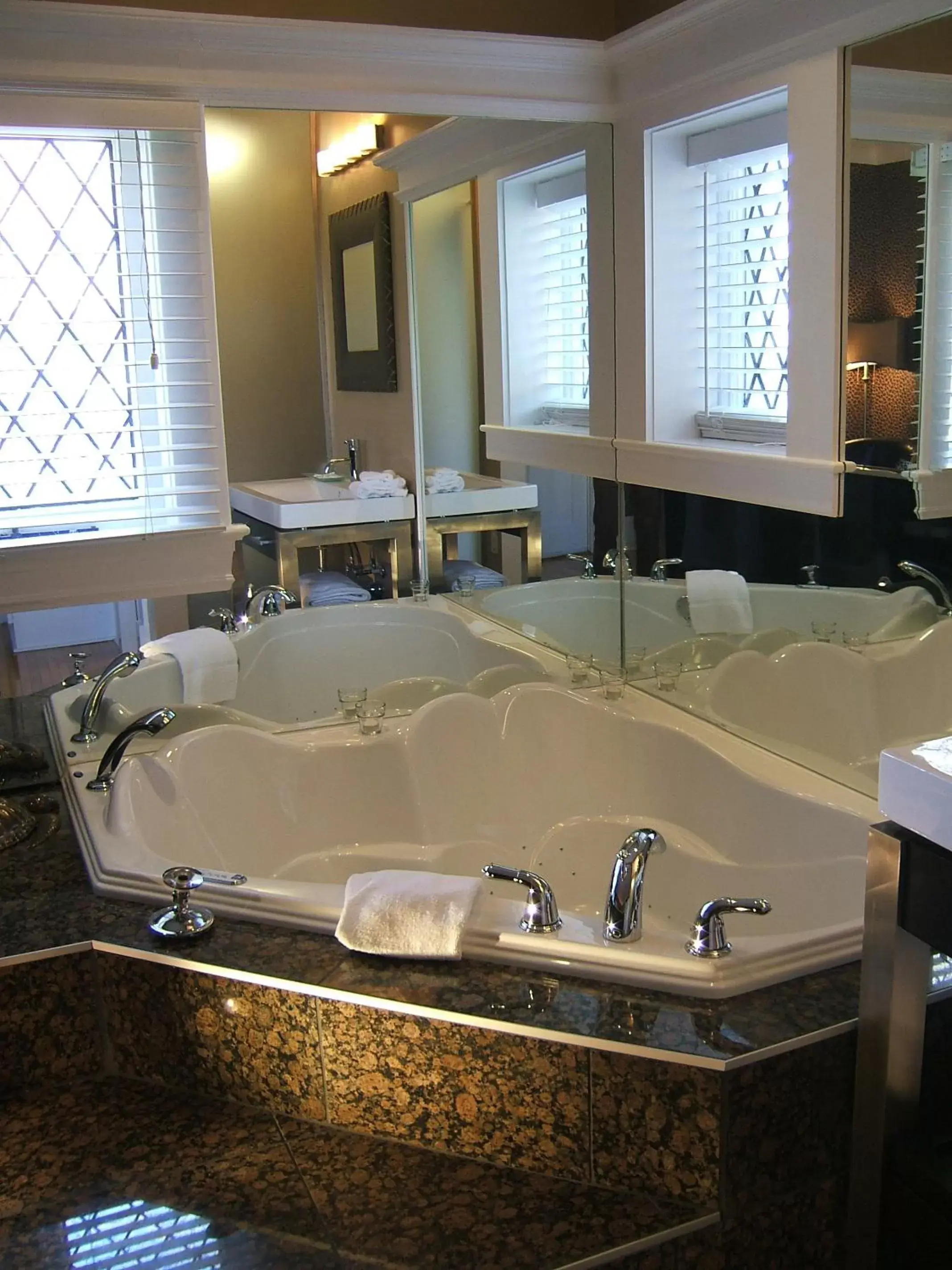 Bath, Bathroom in Leaside Manor