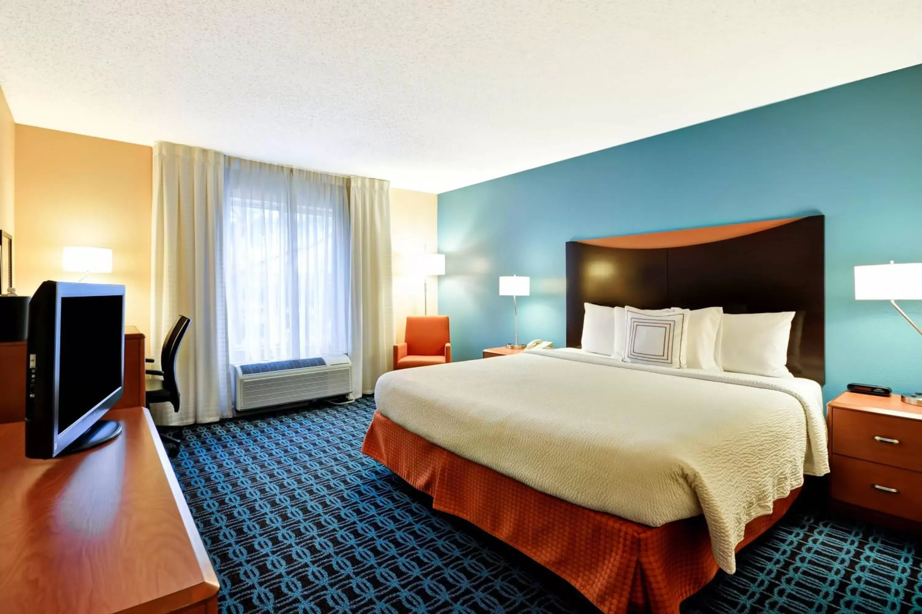 Photo of the whole room, Bed in Fairfield Inn & Suites Dallas Medical/Market Center