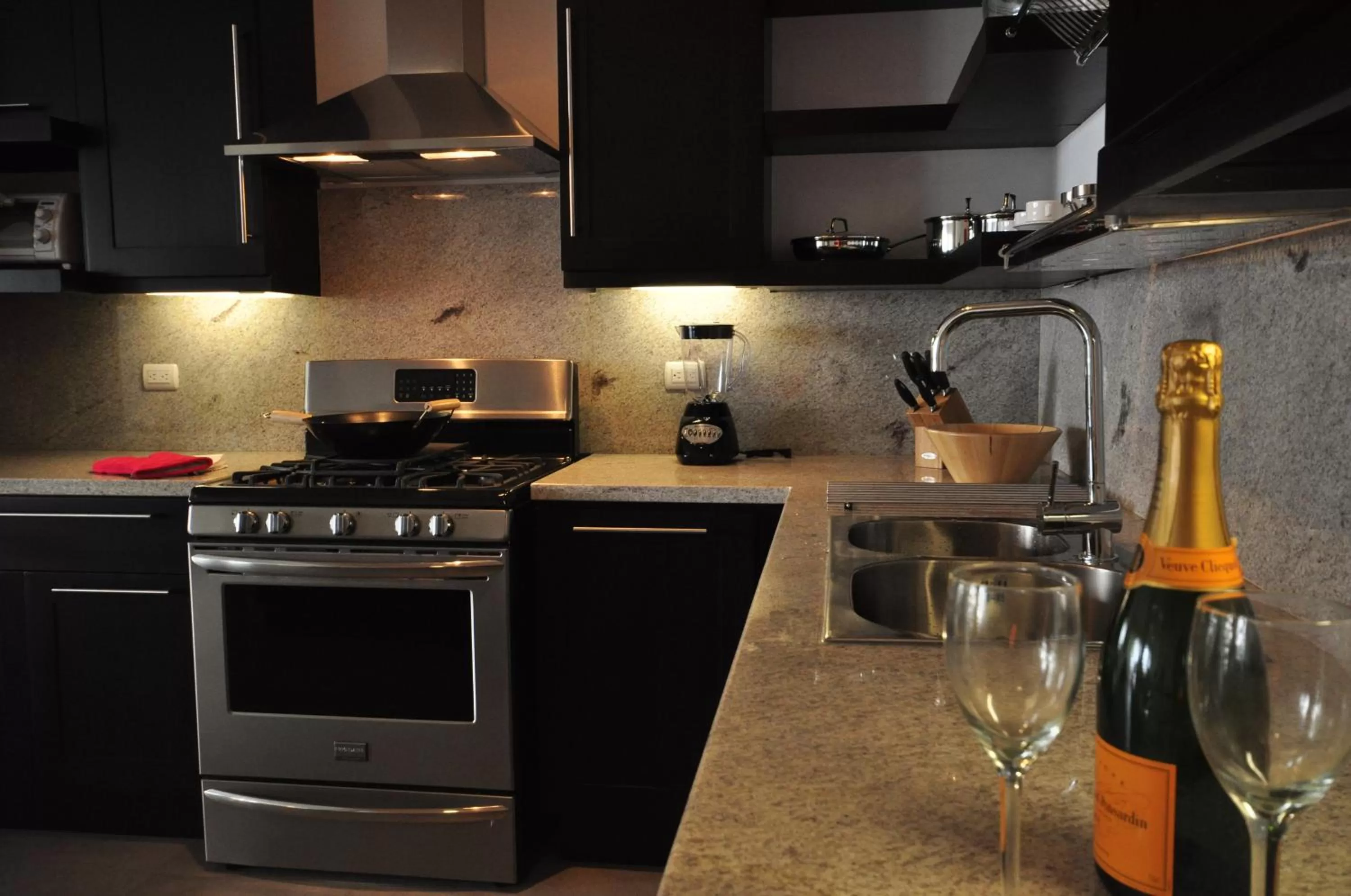 Kitchen or kitchenette in Instyle Residences at Infiniti Blu