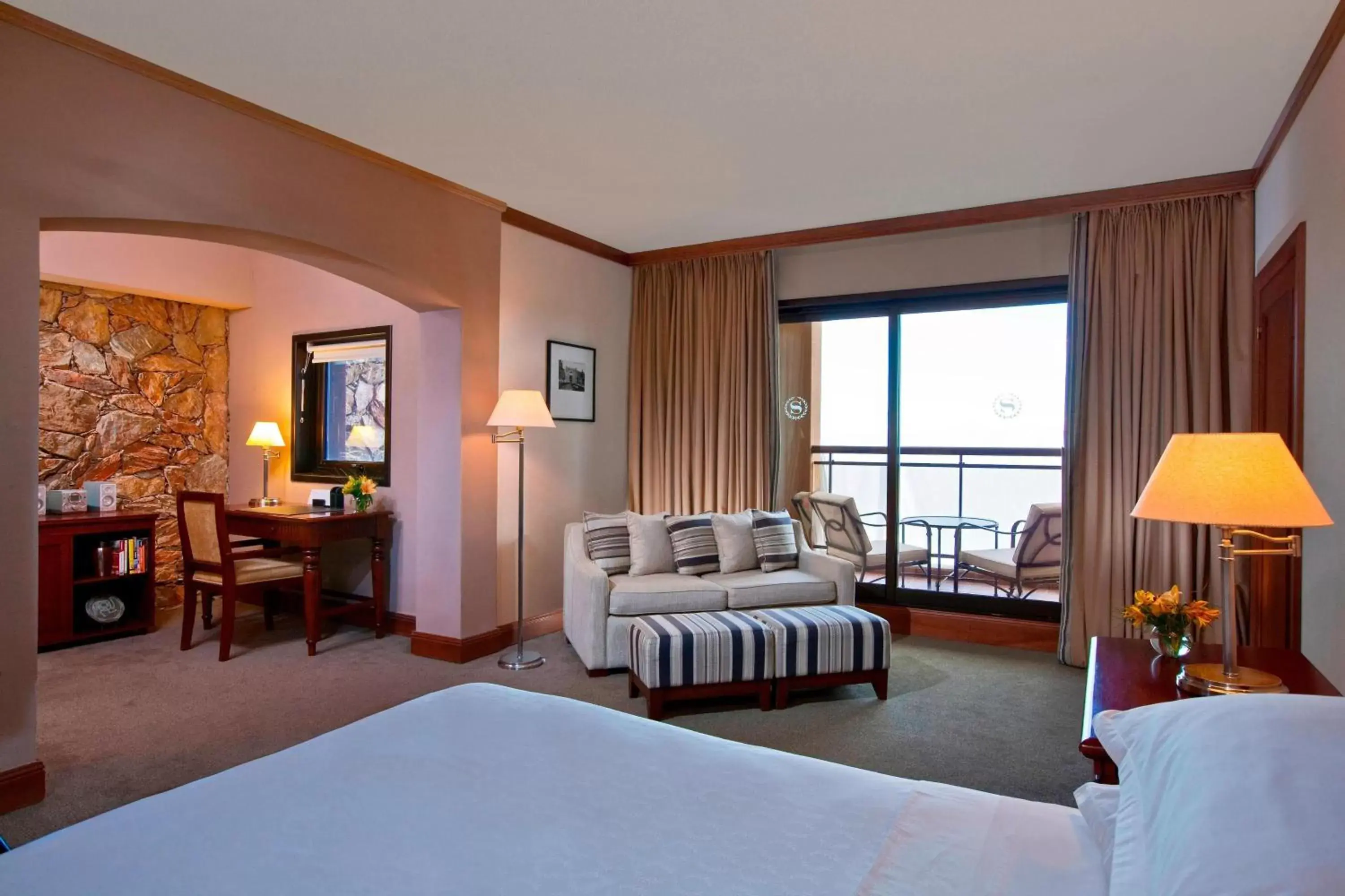 Bedroom, Seating Area in Sheraton Colonia Golf & Spa Resort
