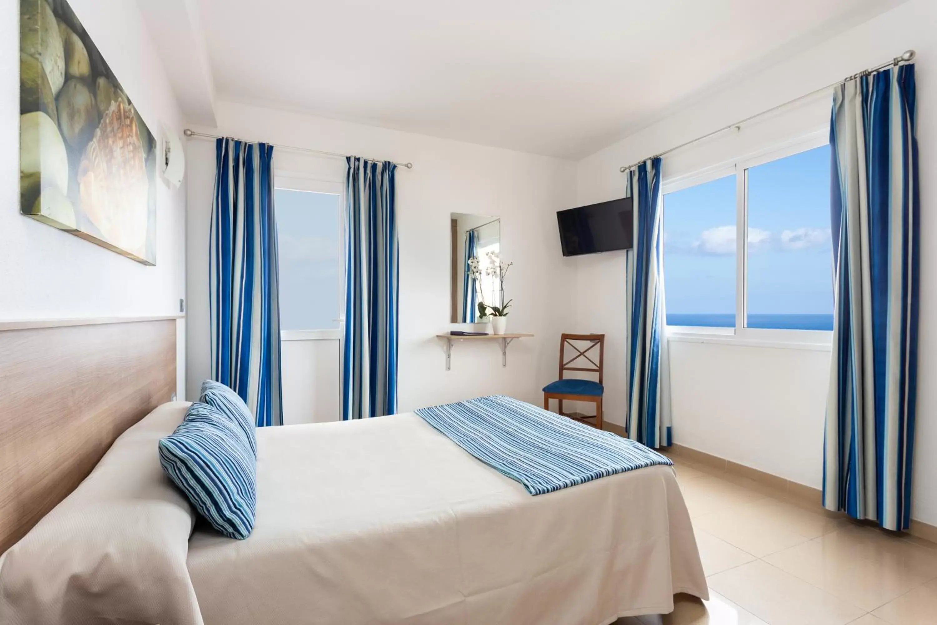 Bedroom, Sea View in Globales Acuario