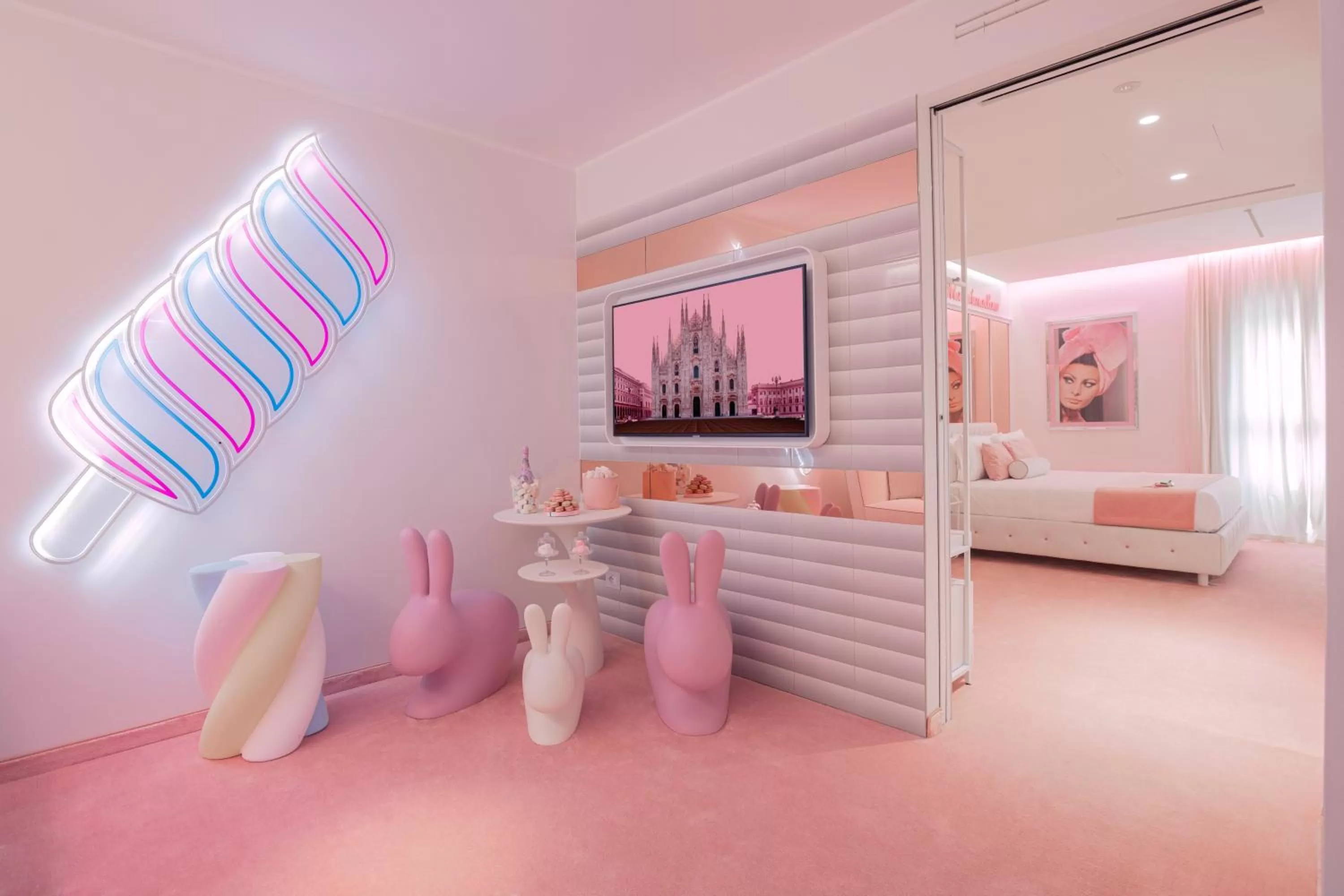 Living room, Bed in ODSweet Duomo Milano Hotel