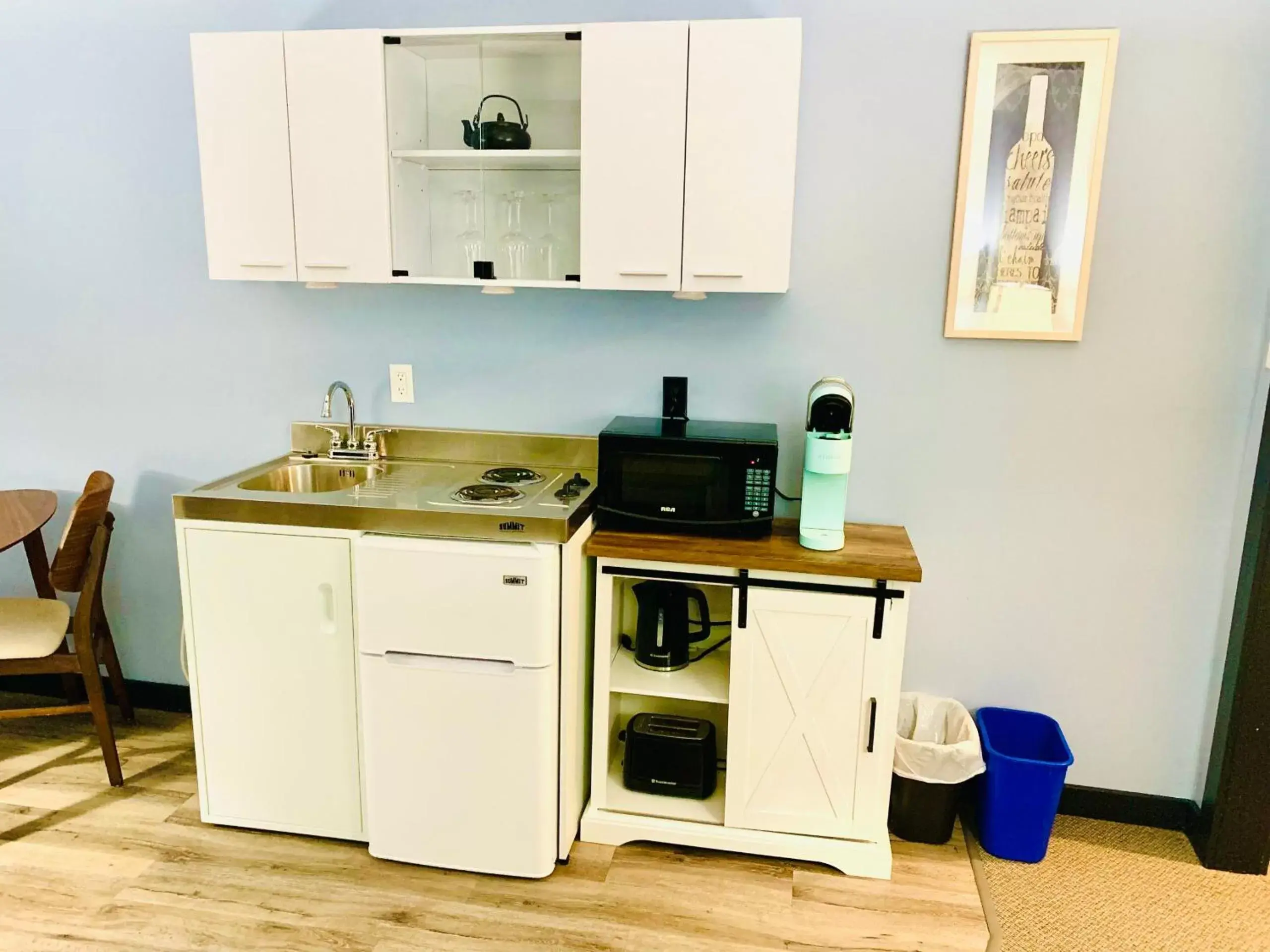 Kitchen/Kitchenette in Acadian Hotel