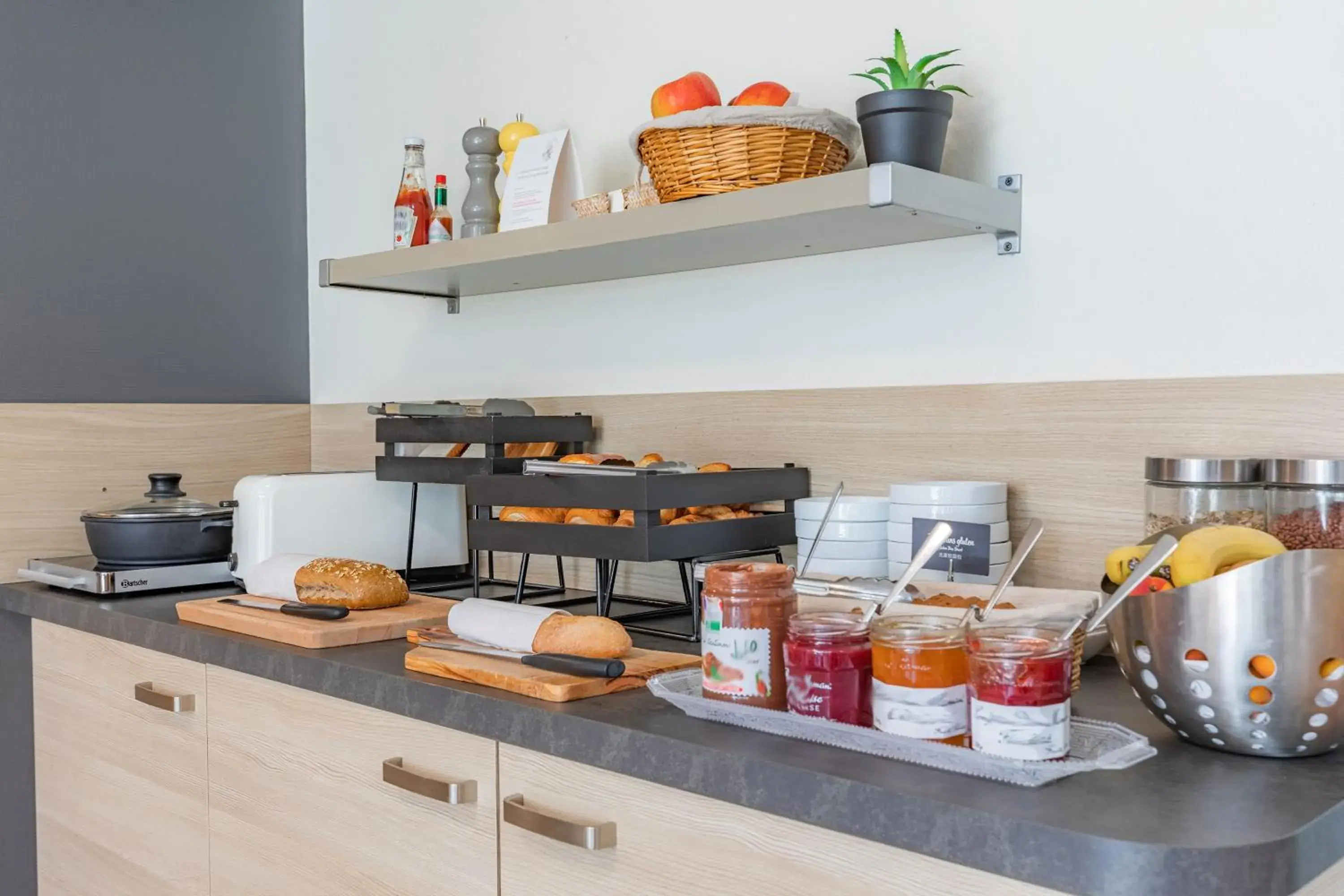 Breakfast, Kitchen/Kitchenette in Appart'City Chalon-Sur-Saone