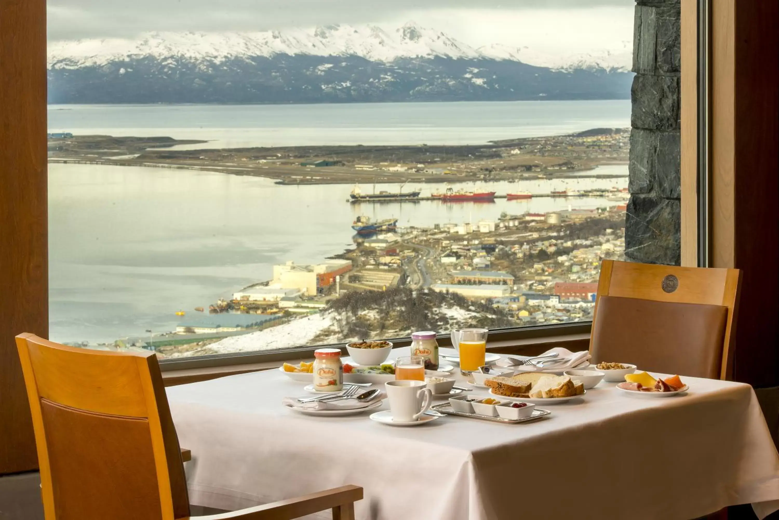 Restaurant/places to eat in Arakur Ushuaia Resort & Spa