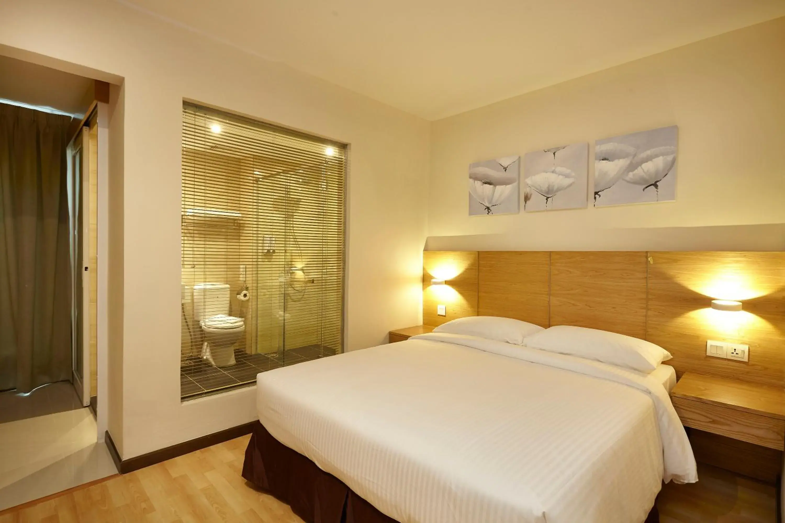Bedroom, Bed in Hotel Six Seasons @ Mid Valley