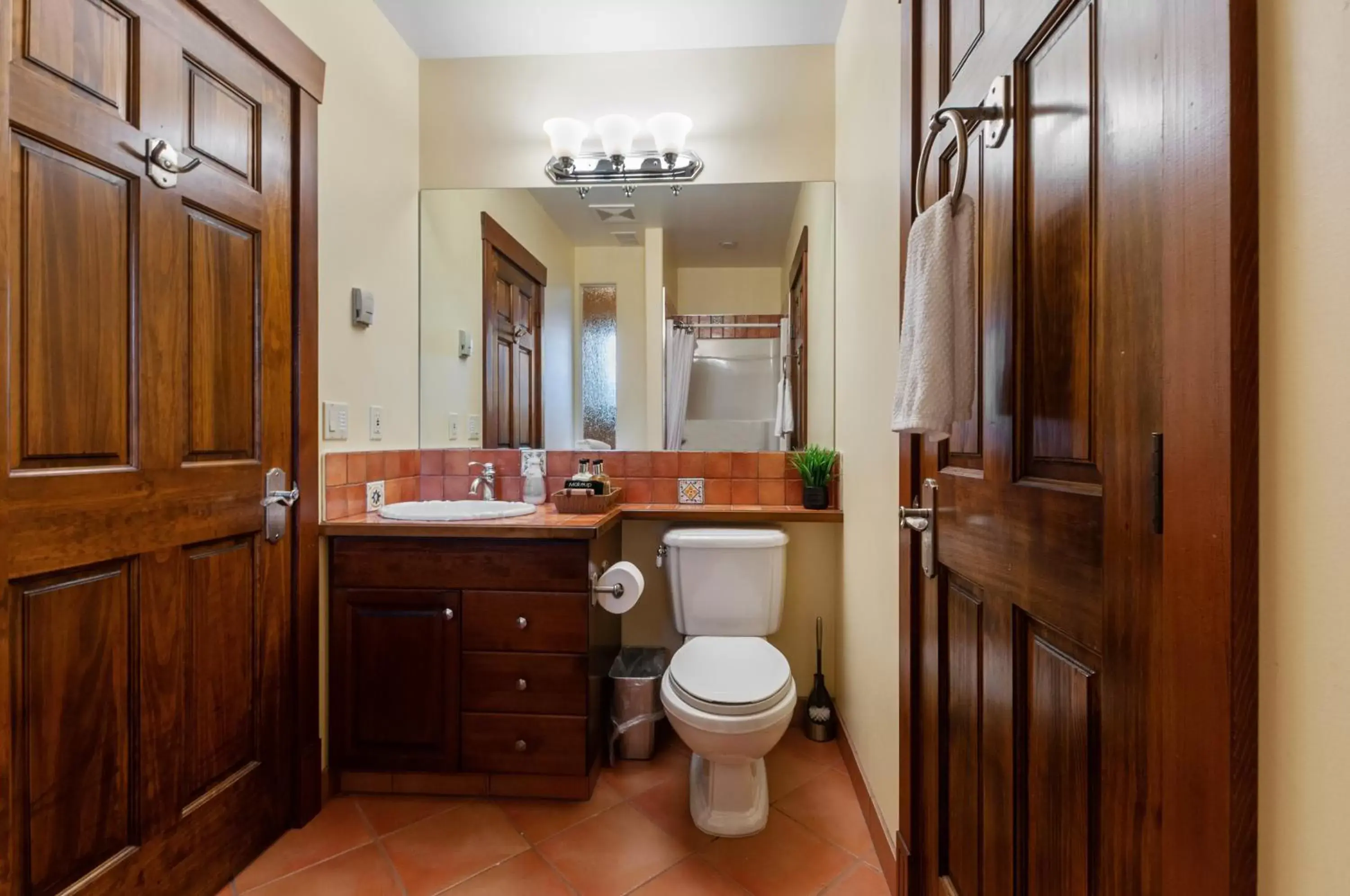 Bathroom in Casa Grande Inn & Suites