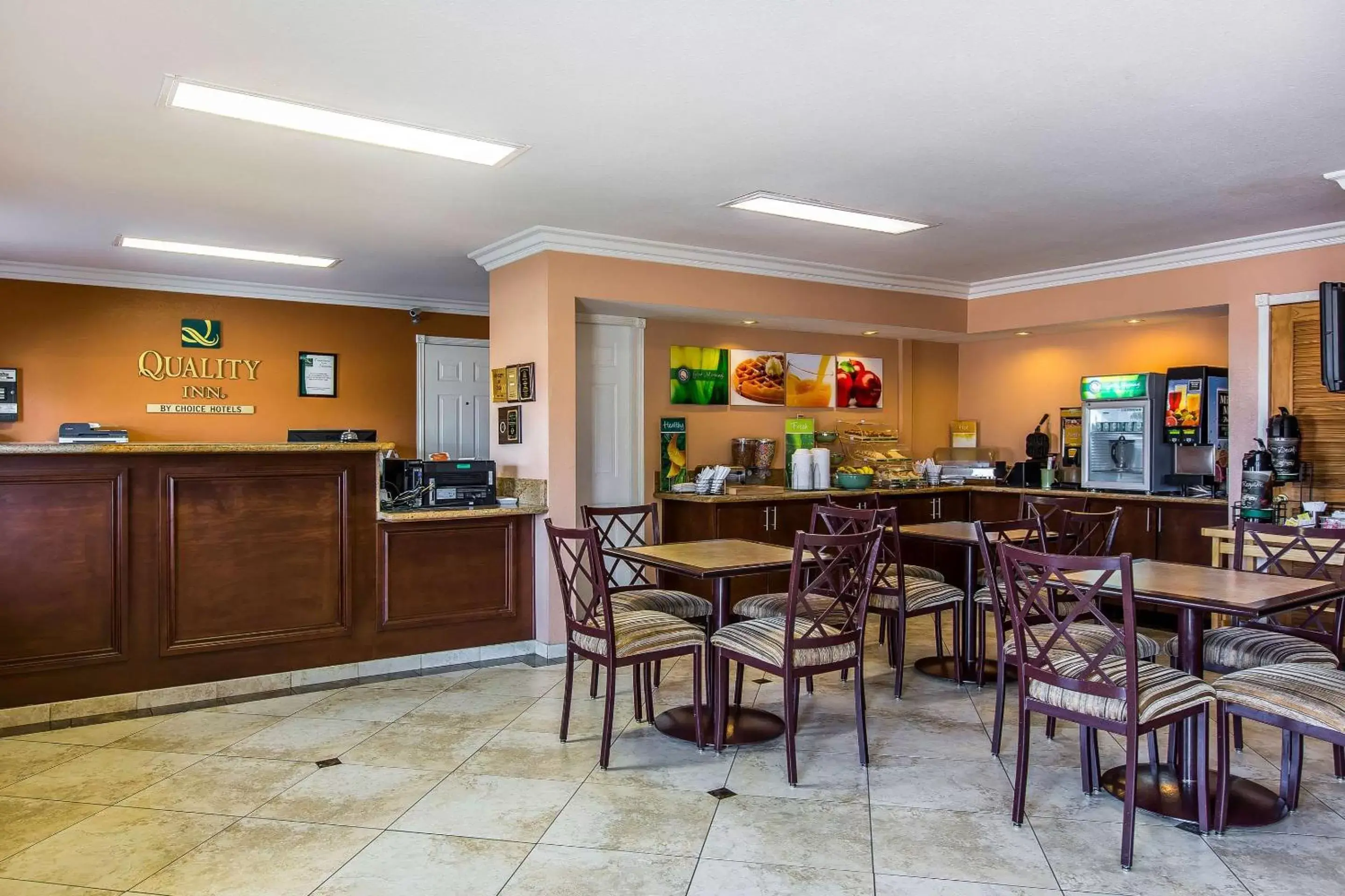 Lobby or reception, Restaurant/Places to Eat in Quality Inn Lake Elsinore