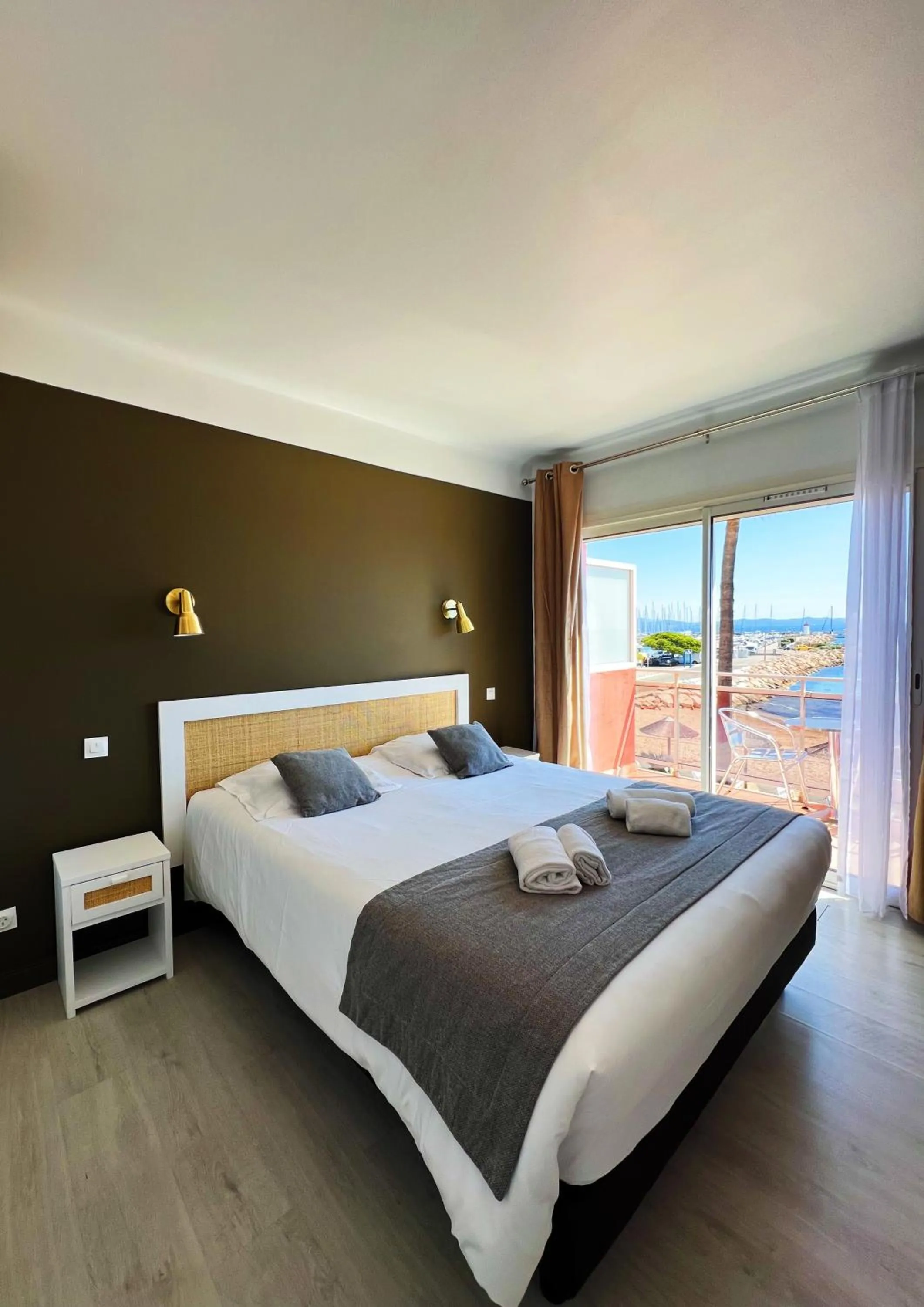 Bed in Hotel La Potiniere