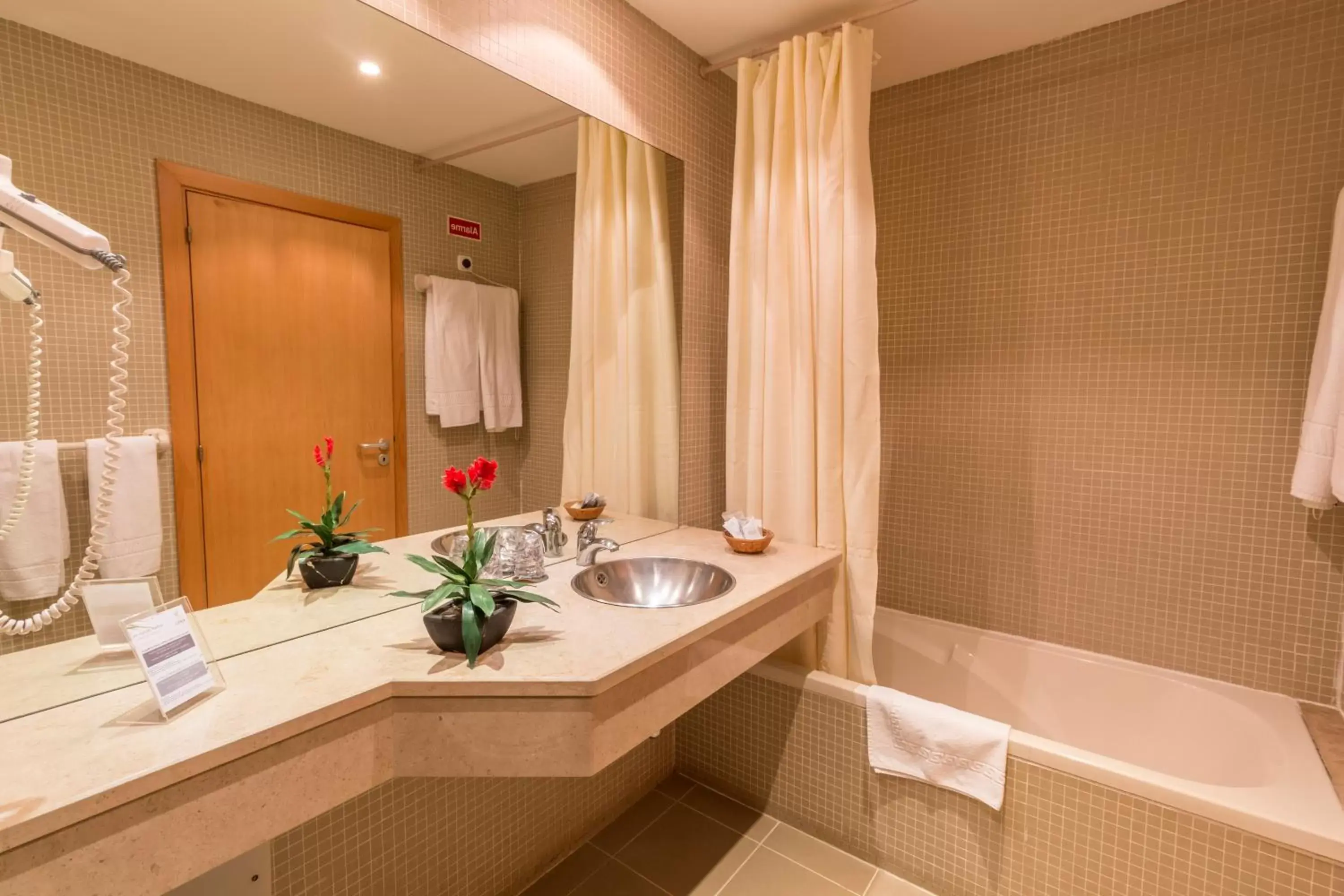 Toilet, Bathroom in Hotel Eurosol Alcanena