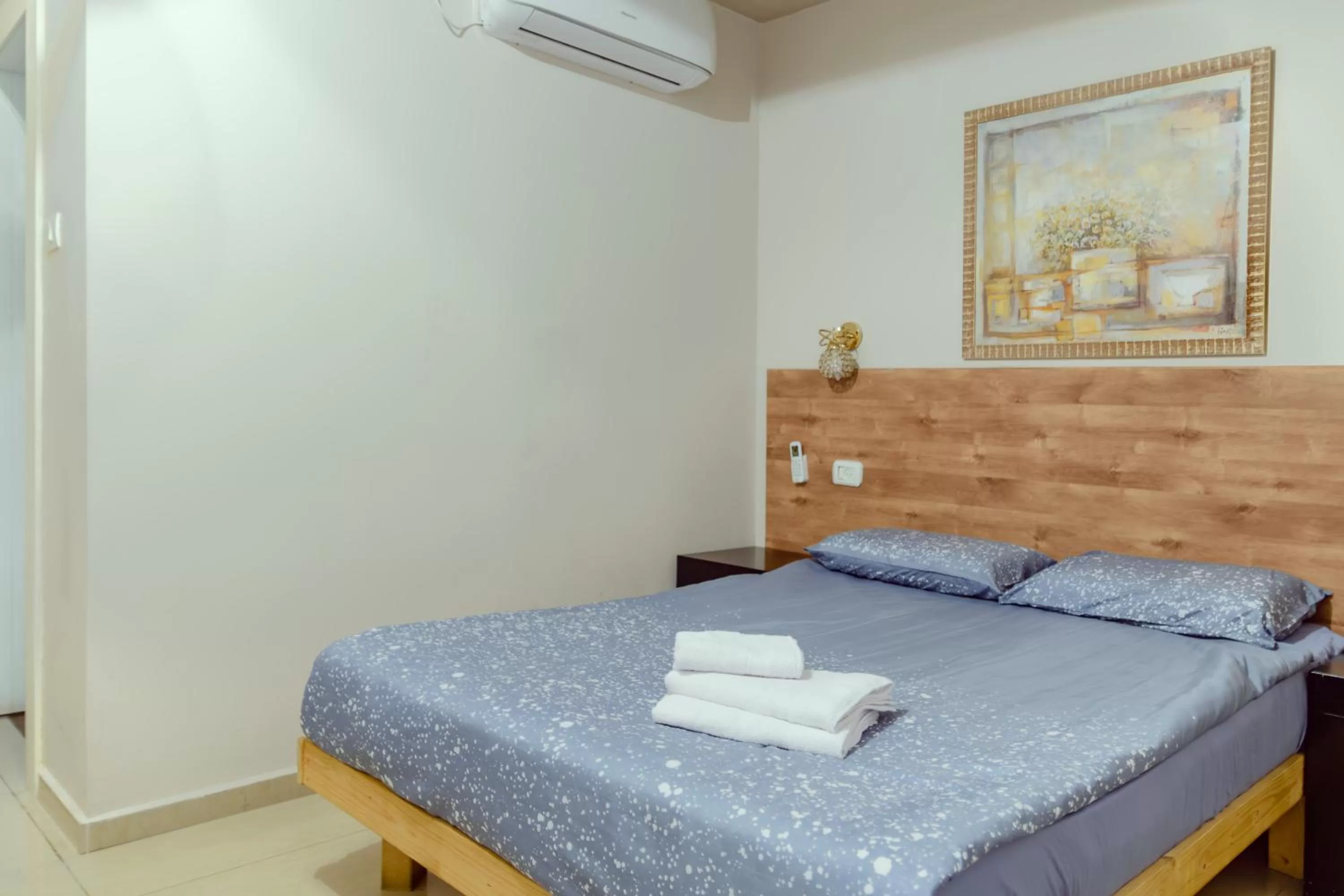 Bed in Central Laguardia Hotel