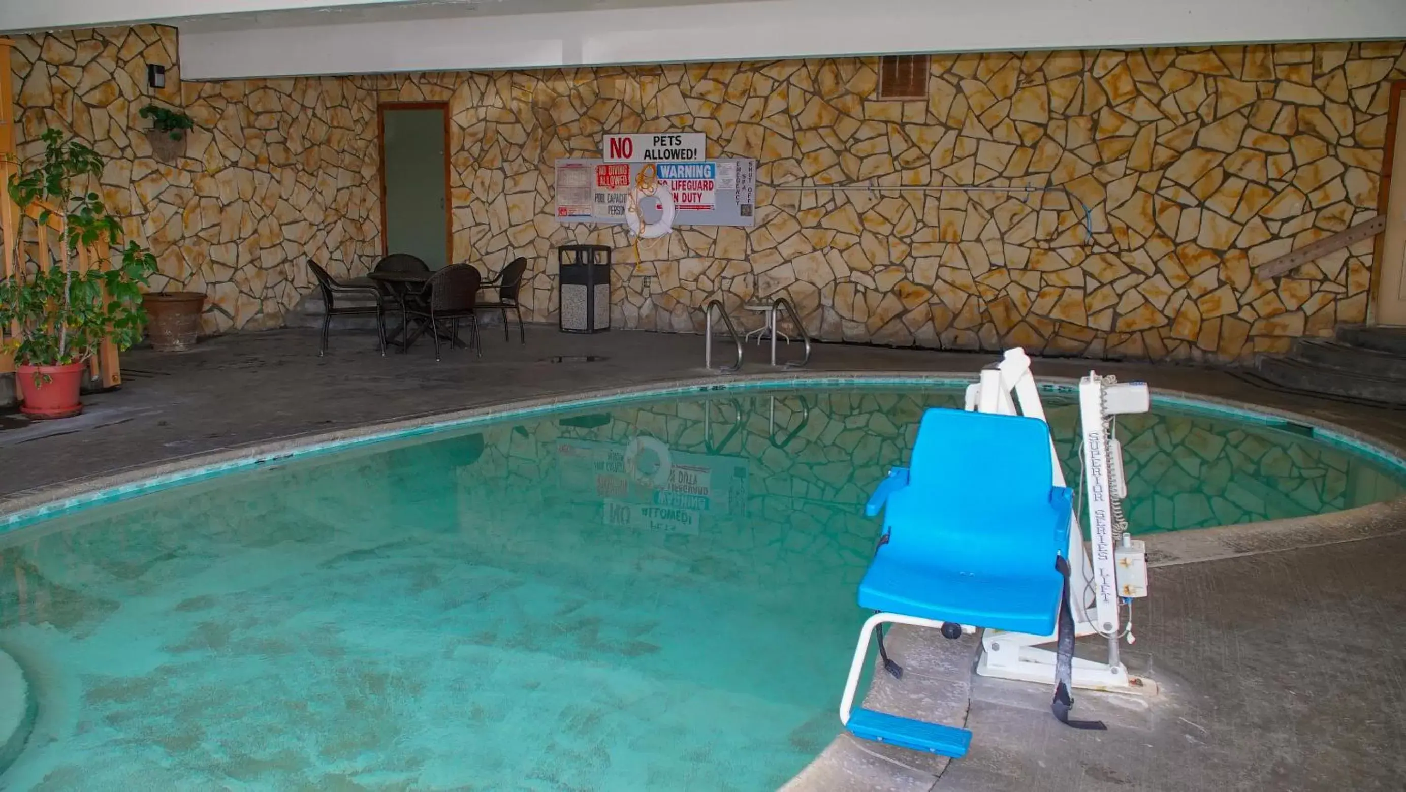 Swimming Pool in Silver Surf Motel
