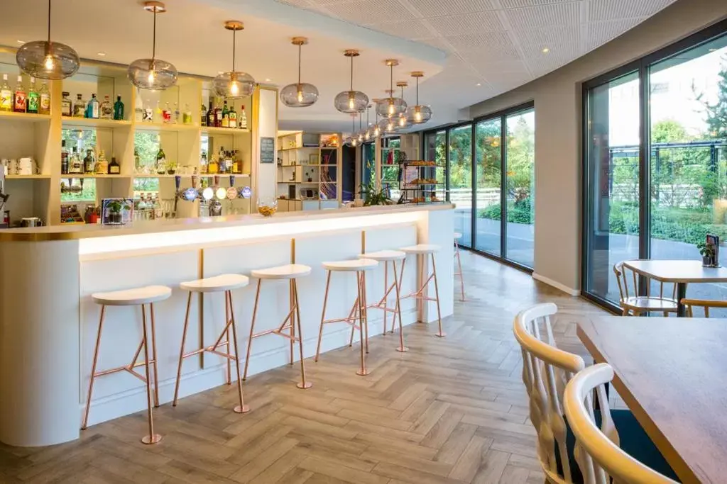 Lounge or bar, Lounge/Bar in ibis Genève Petit Lancy