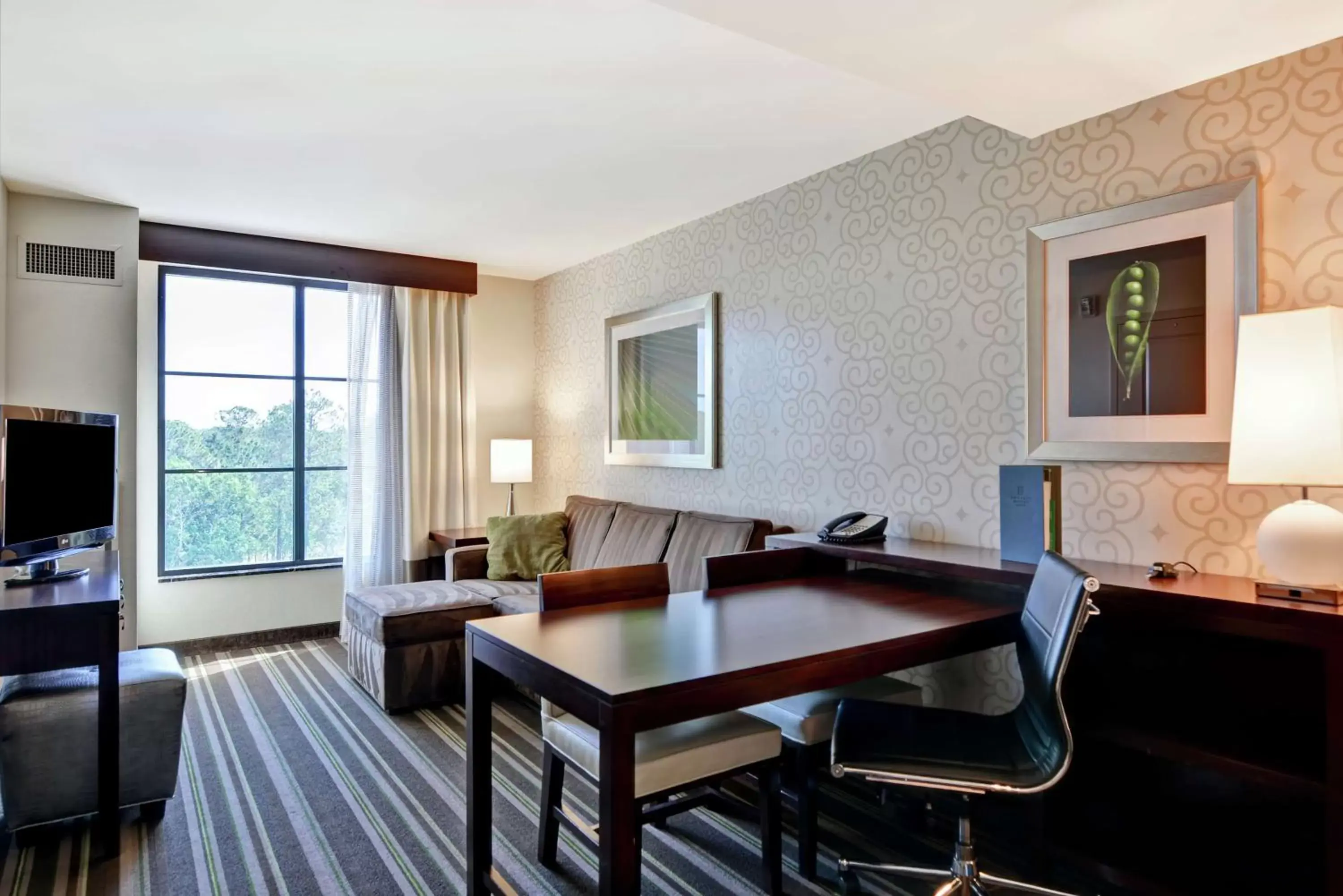 Bedroom, Seating Area in Embassy Suites Savannah Airport