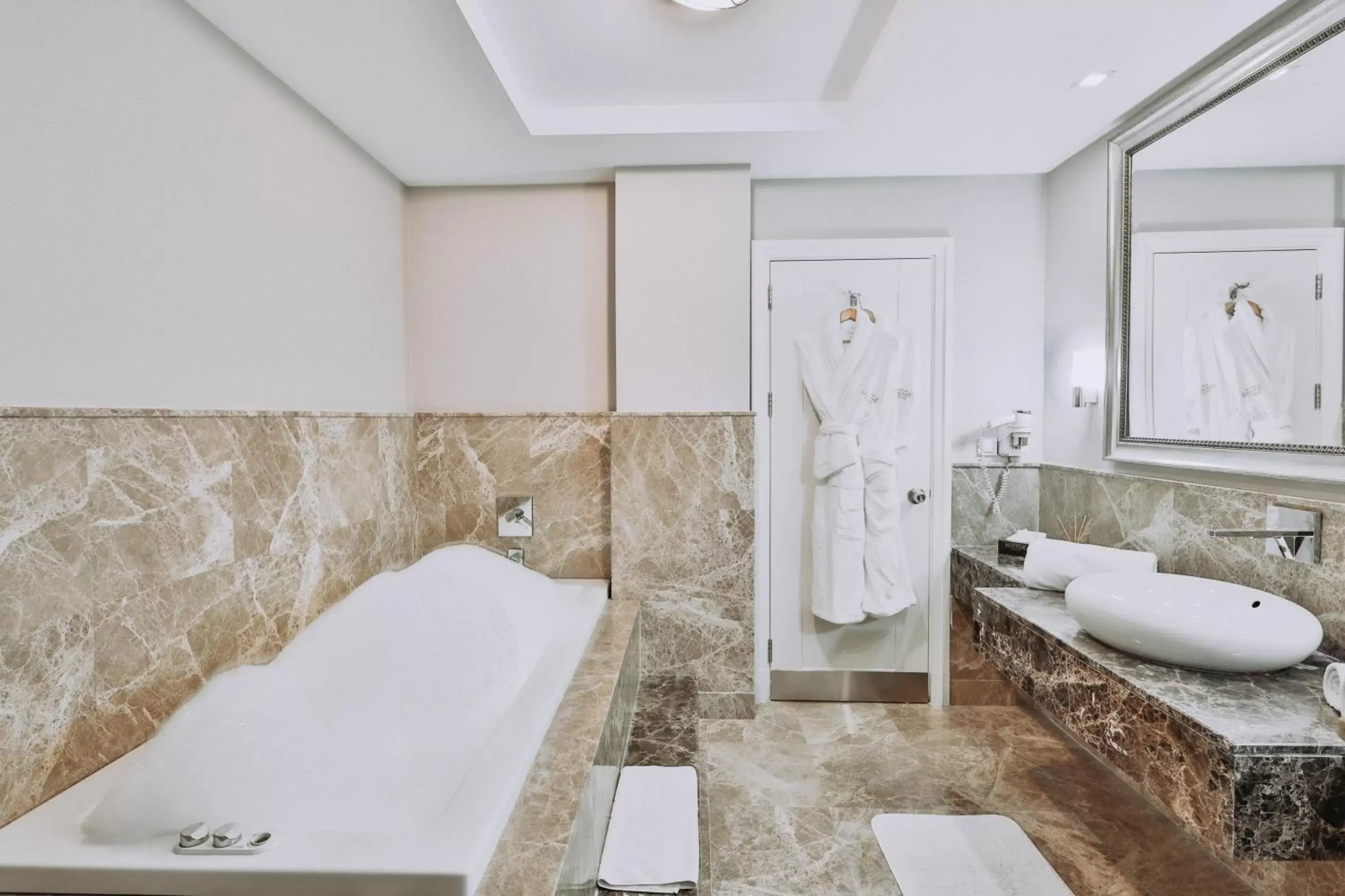 Bath, Bathroom in New Park Hotel